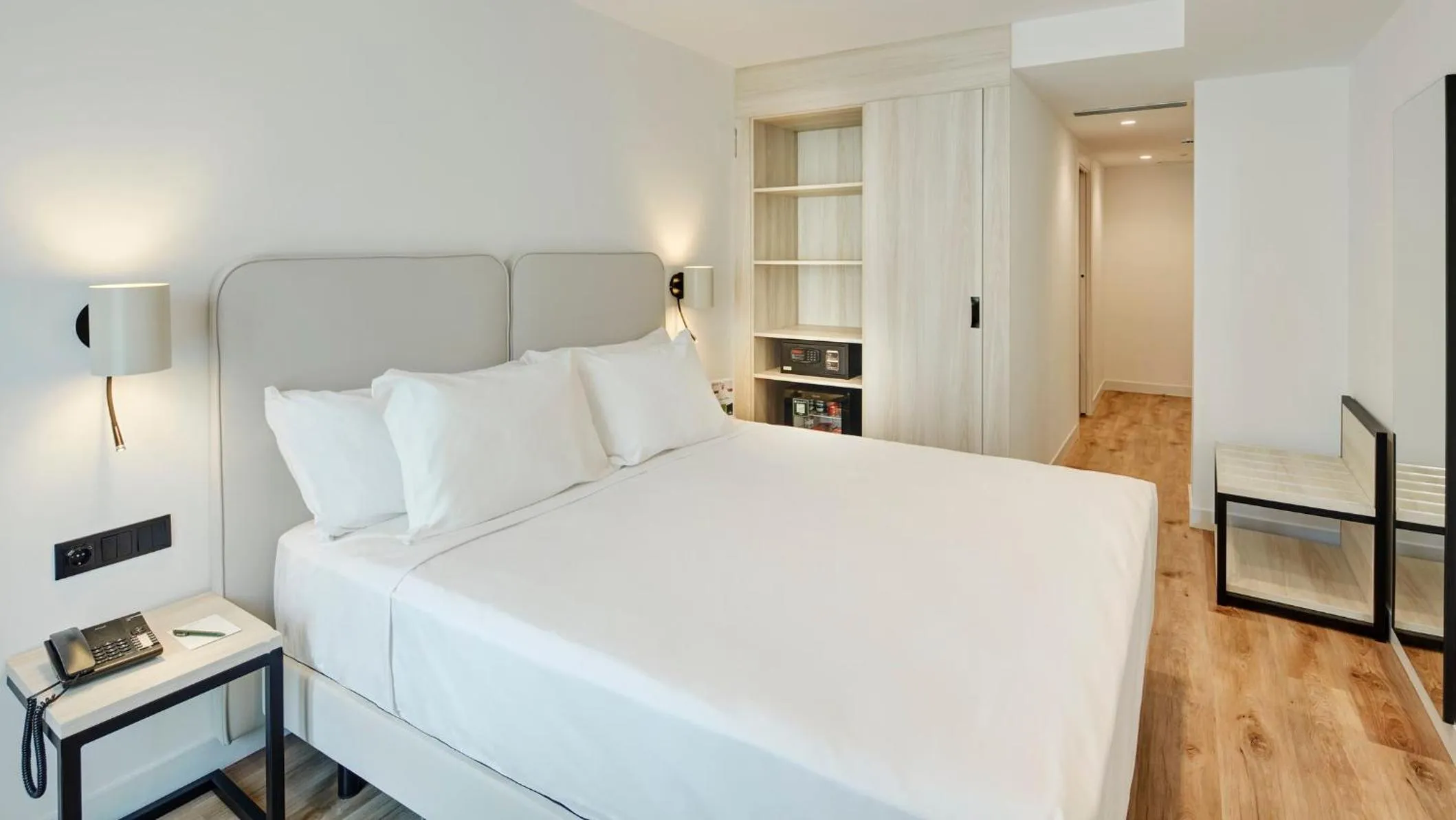 Photo of the whole room, Bed in Sercotel Cruz Del Mar