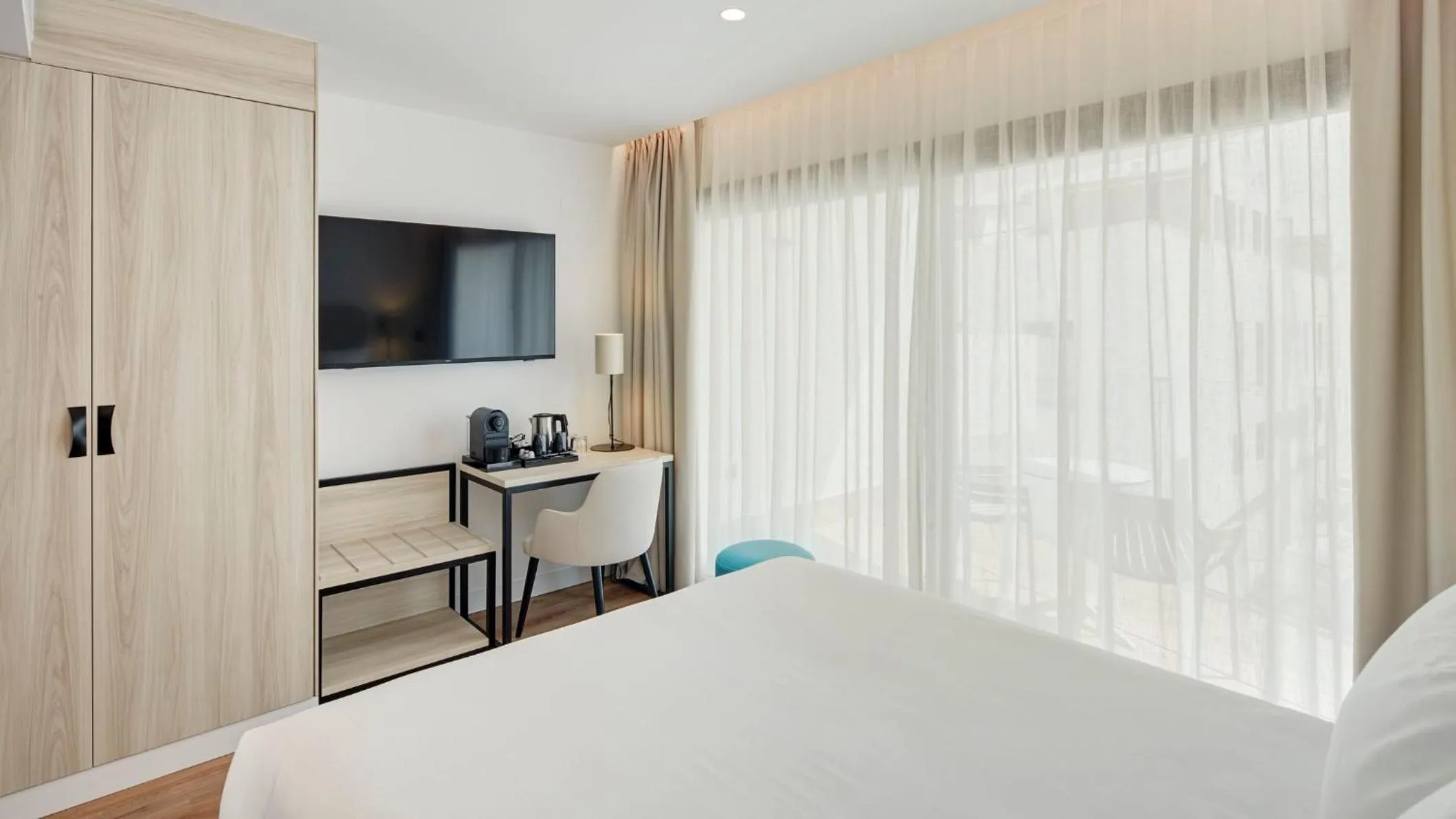 Photo of the whole room, Bed in Sercotel Cruz Del Mar