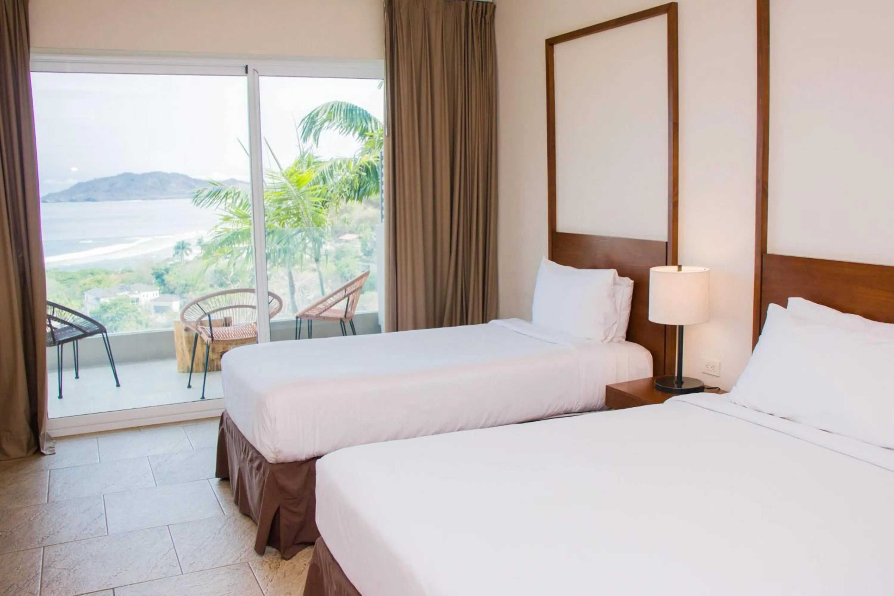 Photo of the whole room, Bed in Wyndham Tamarindo