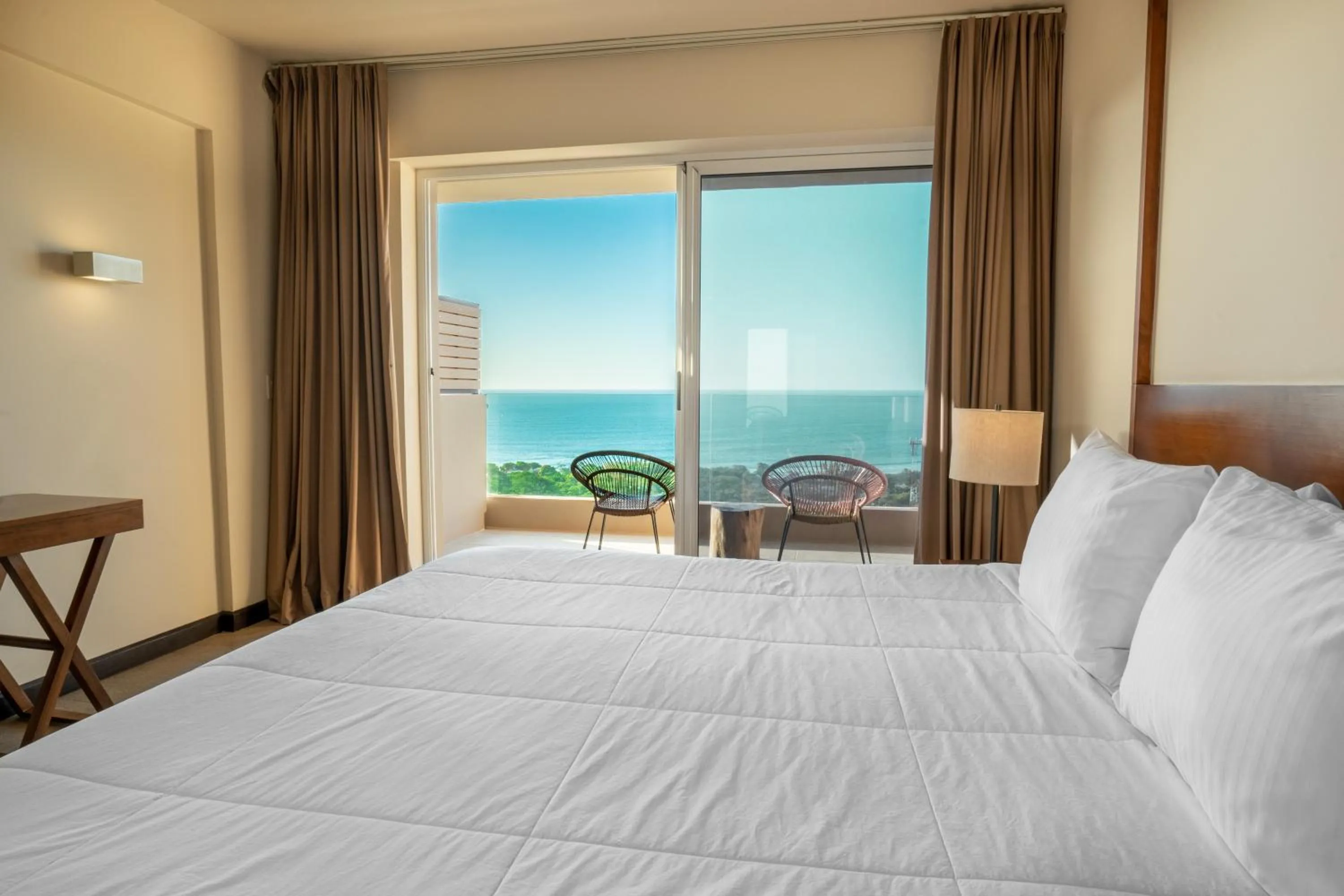 Bed in Wyndham Tamarindo