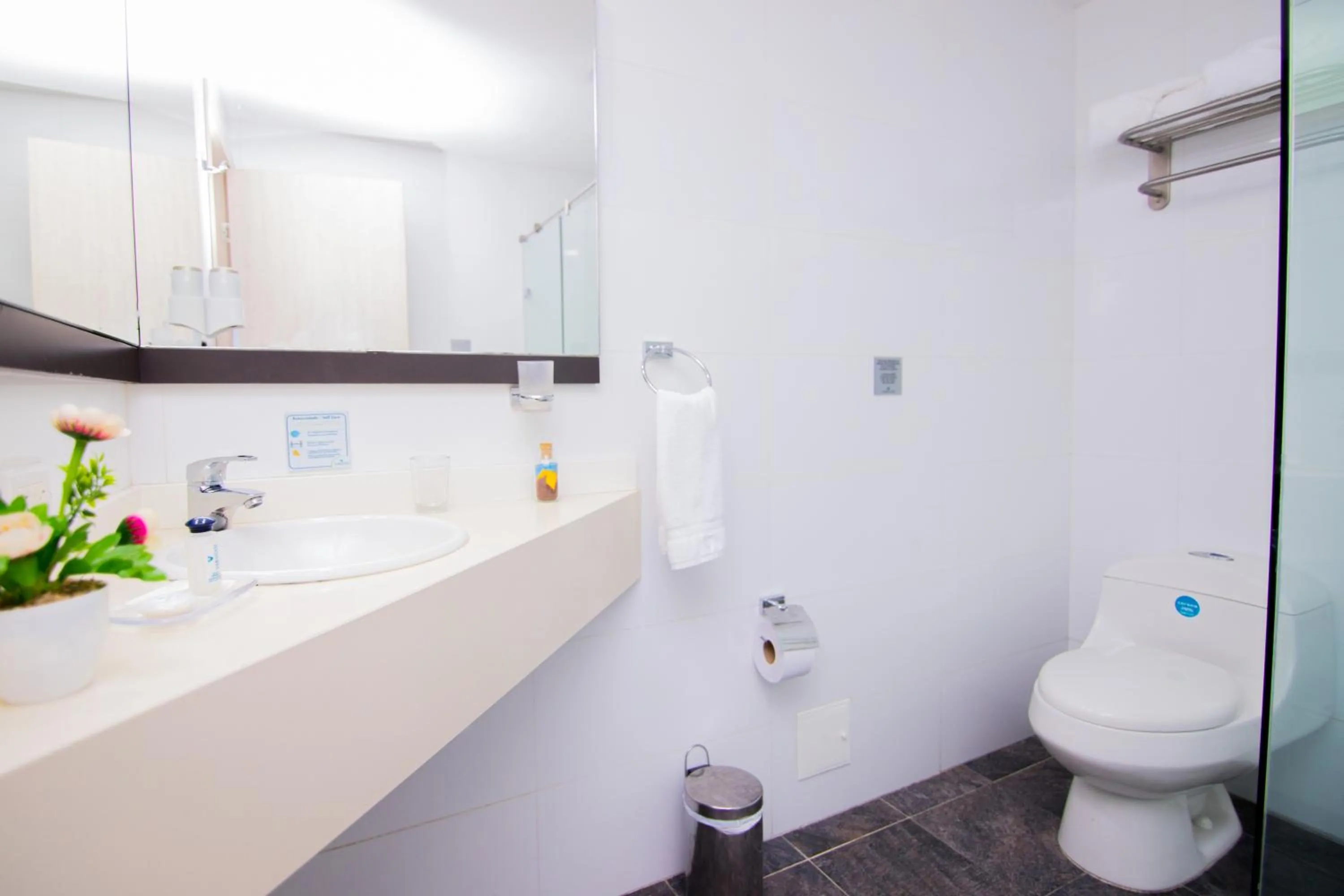 Bathroom in Varanasi Hotel Boutique Aeropuerto