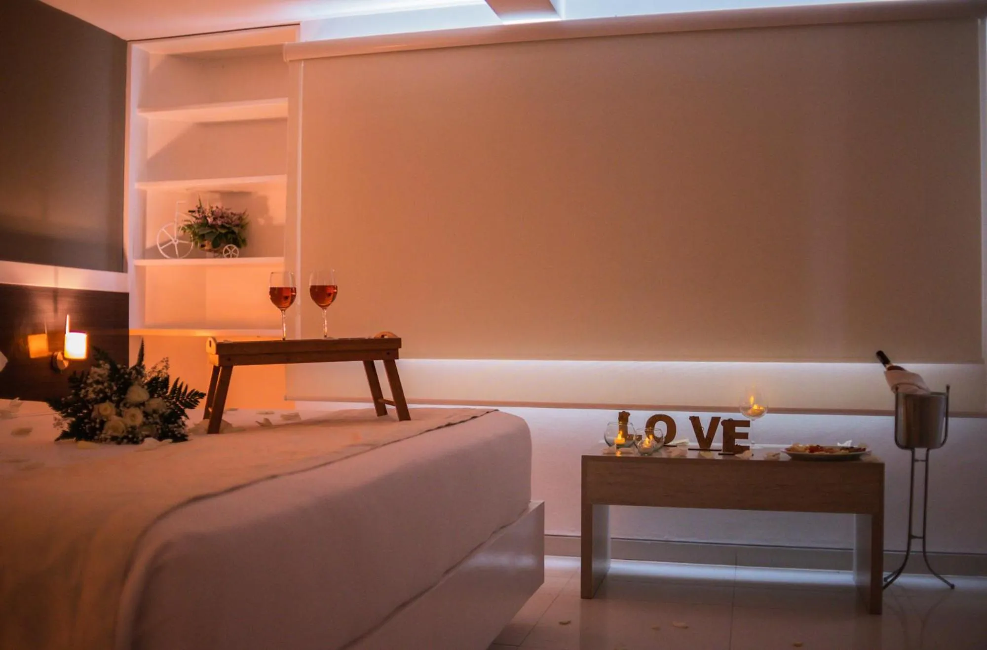 Bedroom, Bed in Varanasi Hotel Boutique Aeropuerto