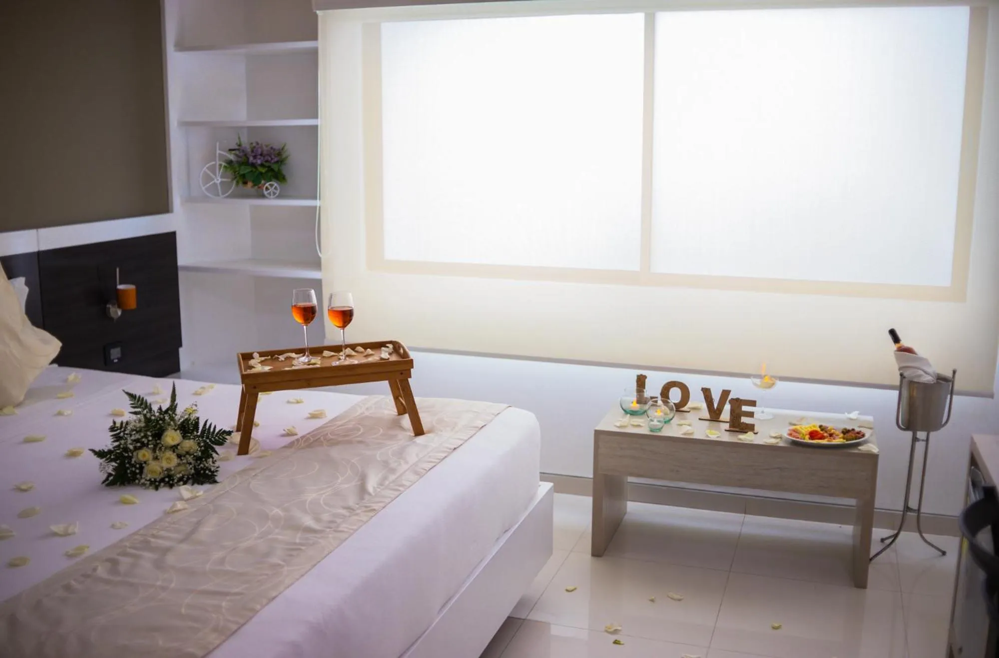 Bedroom, Bed in Varanasi Hotel Boutique Aeropuerto