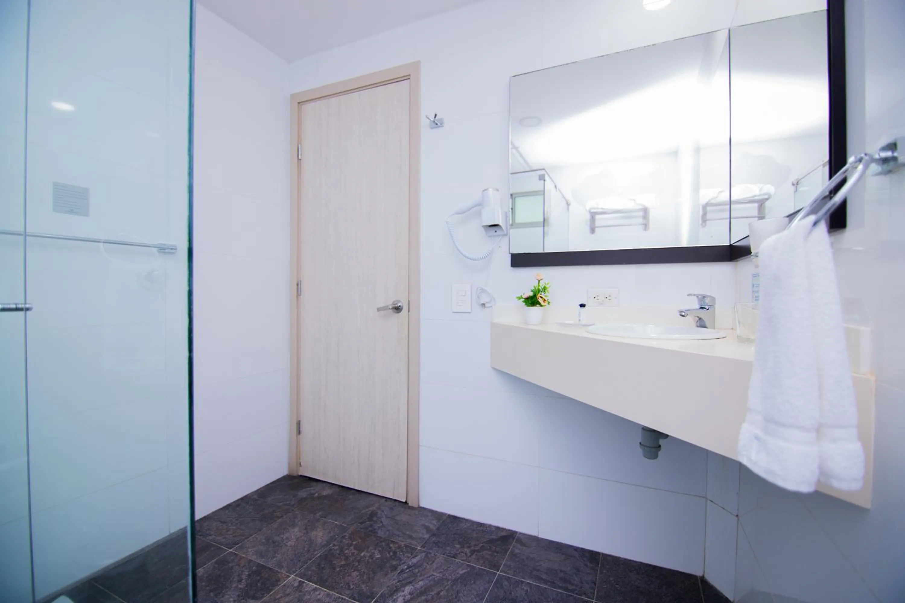 Bathroom in Varanasi Hotel Boutique Aeropuerto