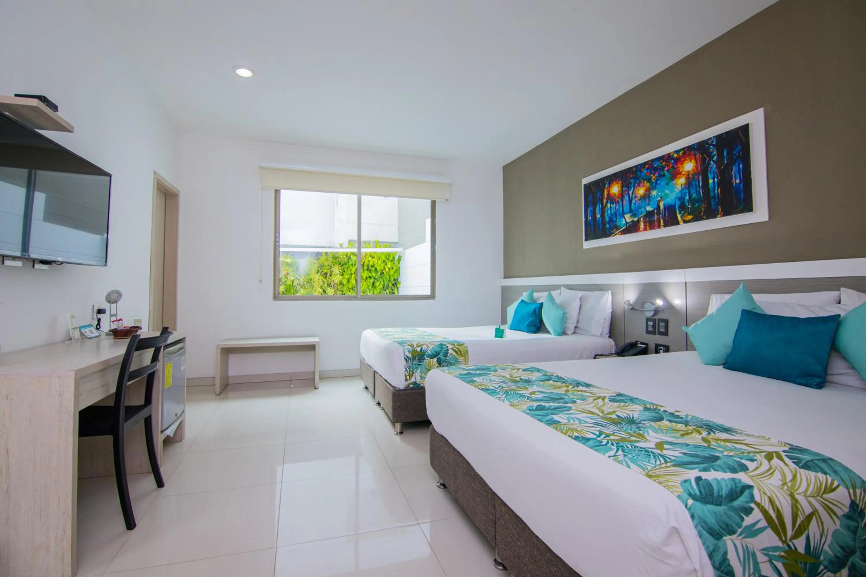 TV and multimedia, Bed in Varanasi Hotel Boutique Aeropuerto