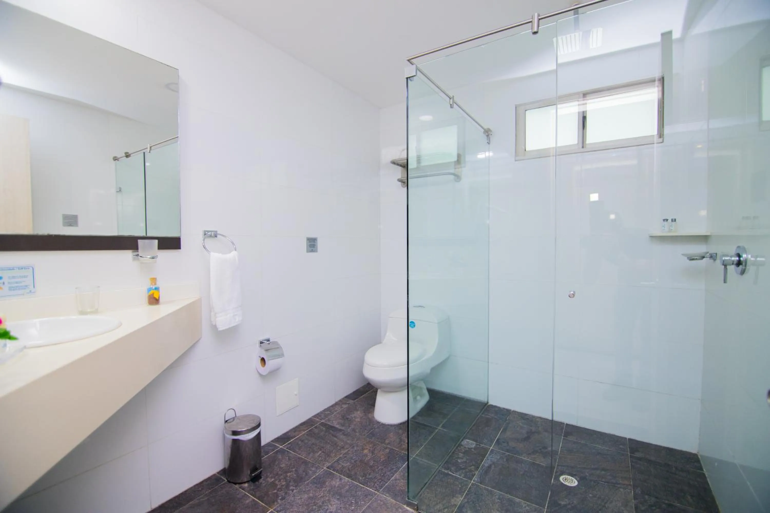 Bathroom in Varanasi Hotel Boutique Aeropuerto