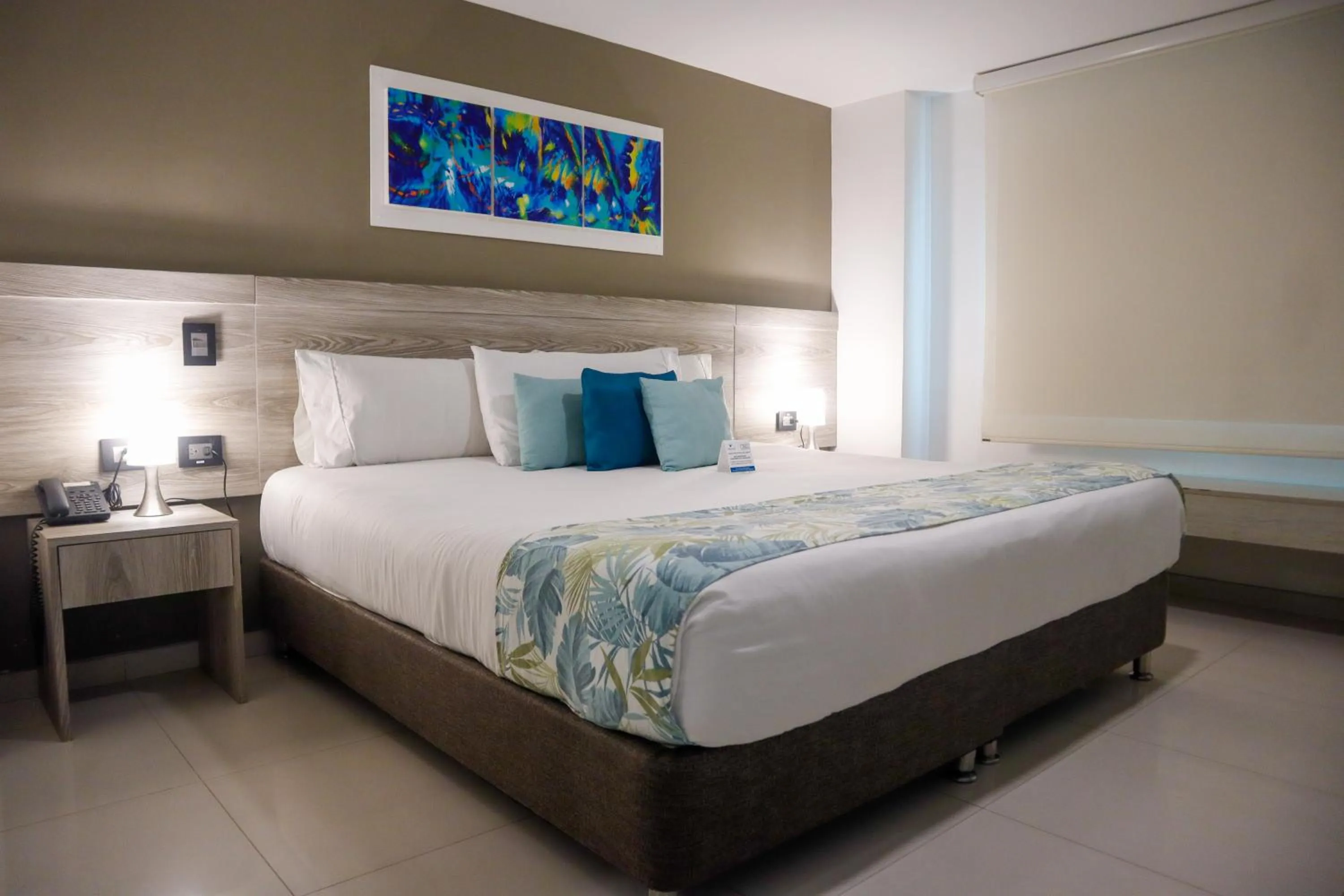 Photo of the whole room, Bed in Varanasi Hotel Boutique Aeropuerto