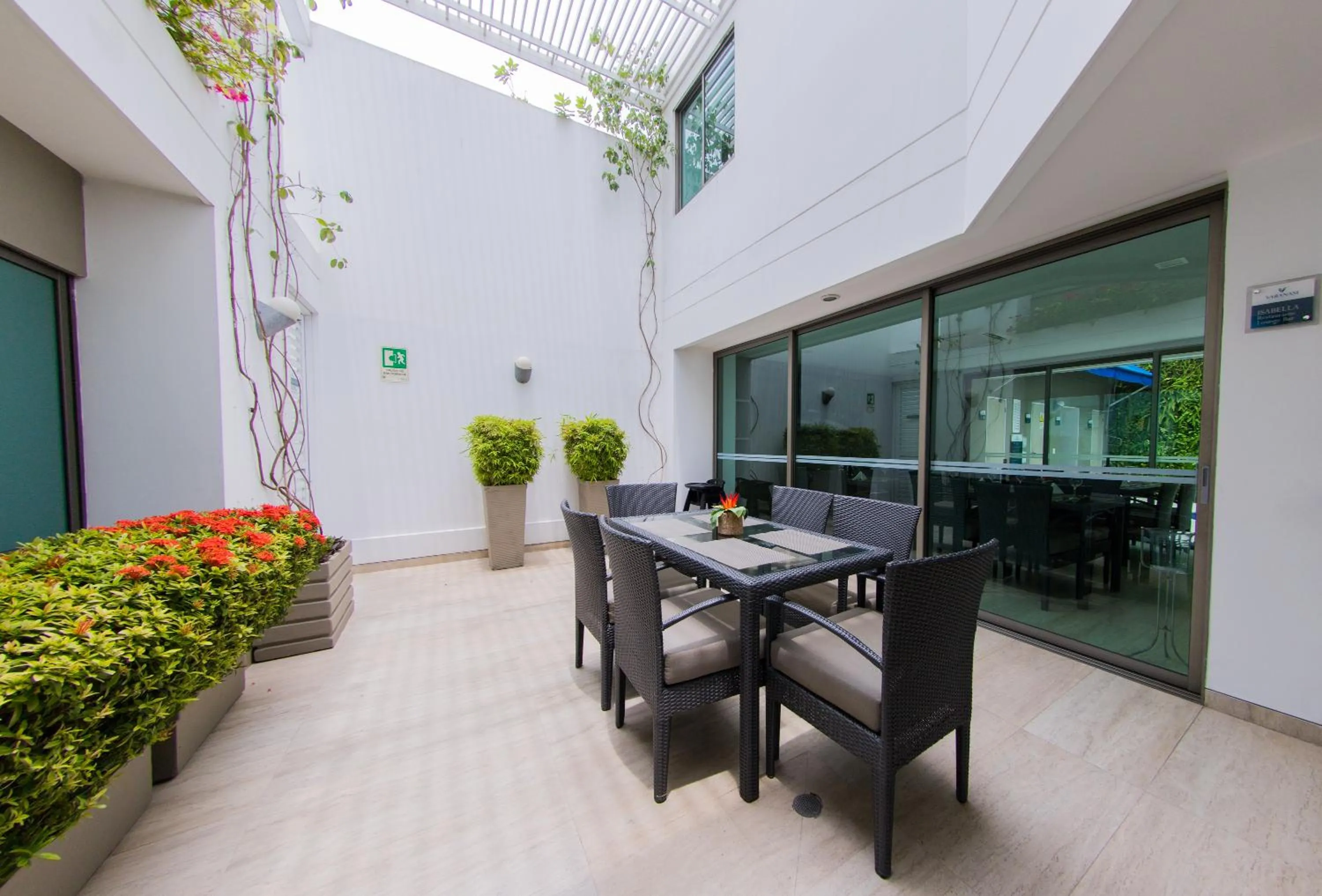 Patio in Varanasi Hotel Boutique Aeropuerto