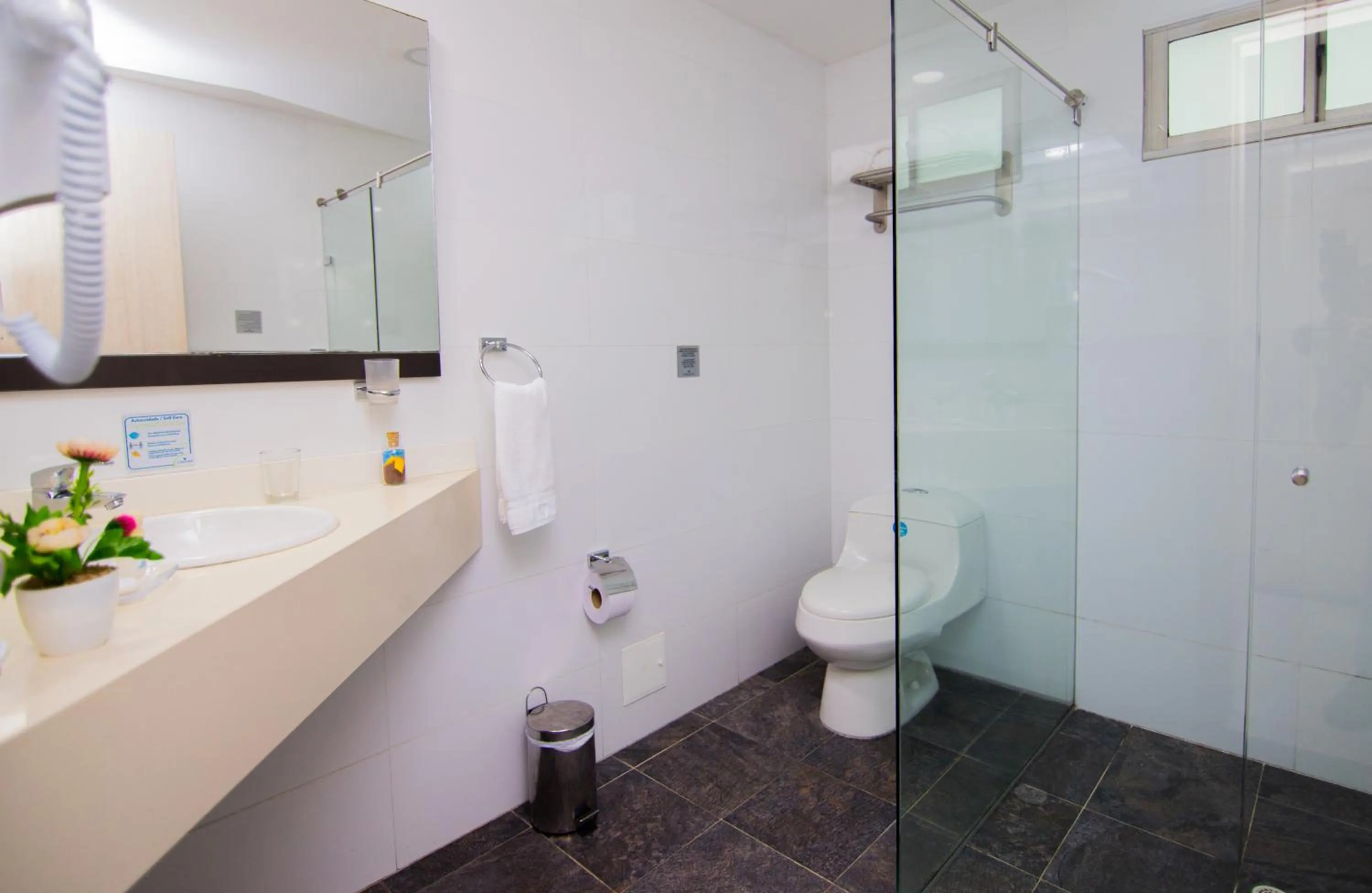 Bathroom in Varanasi Hotel Boutique Aeropuerto