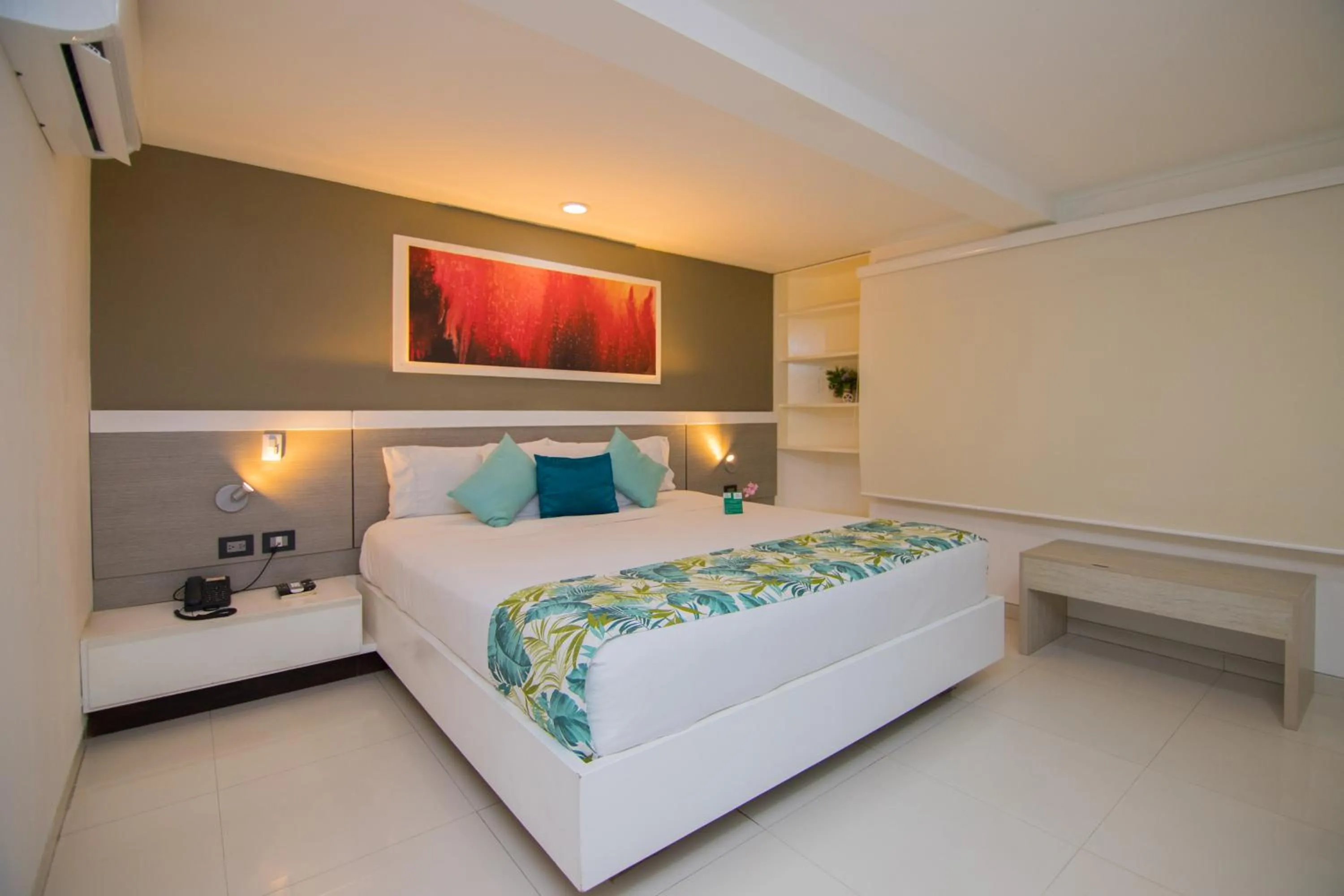 Photo of the whole room, Bed in Varanasi Hotel Boutique Aeropuerto