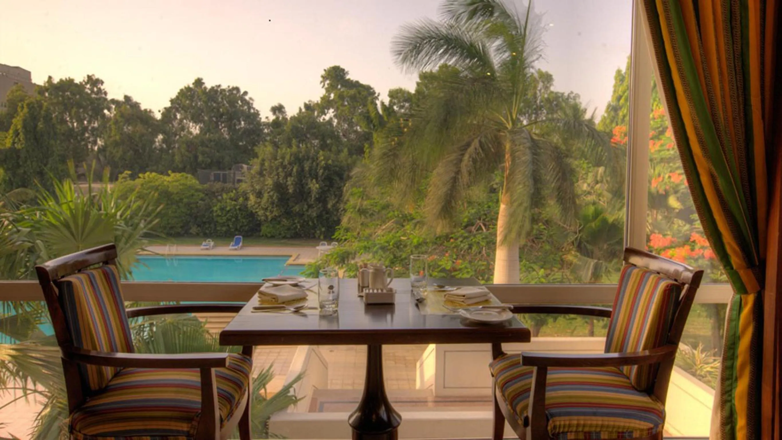 Restaurant/places to eat in Avari Towers Karachi