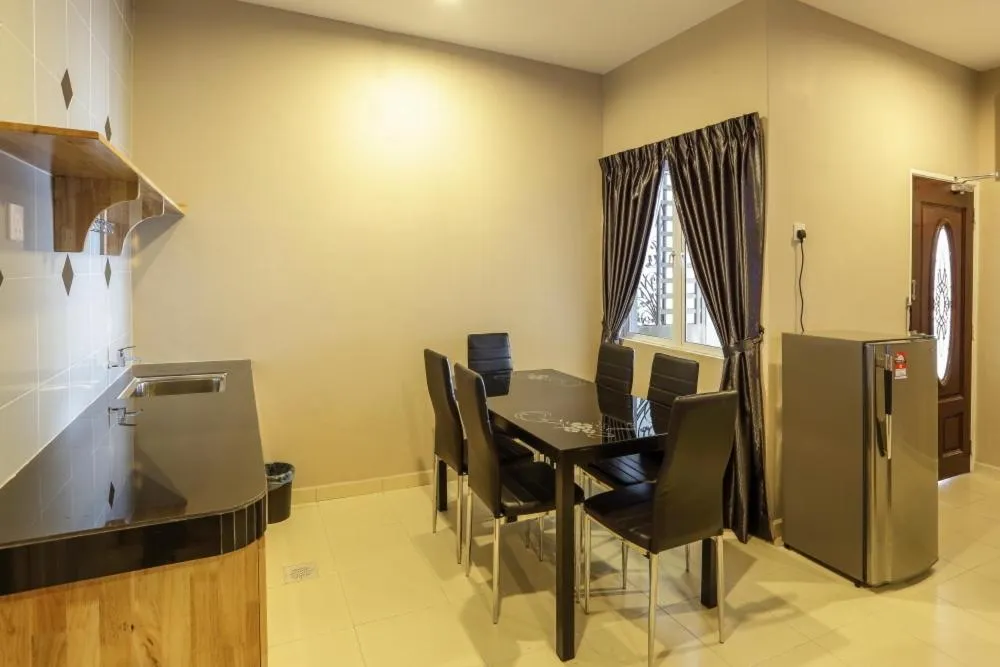 Dining area in JQ Suria 18 Hotel