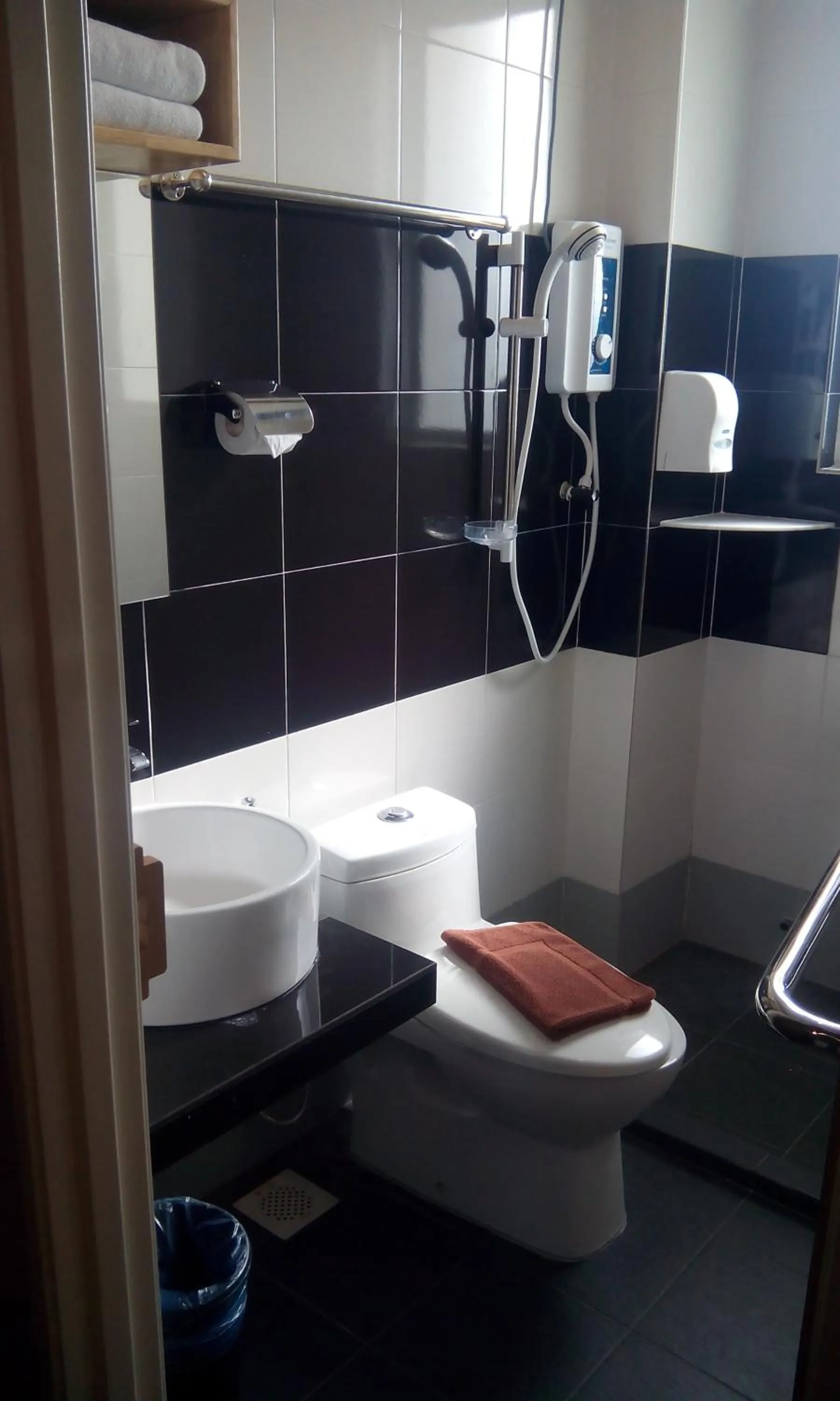 Bathroom in JQ Suria 18 Hotel