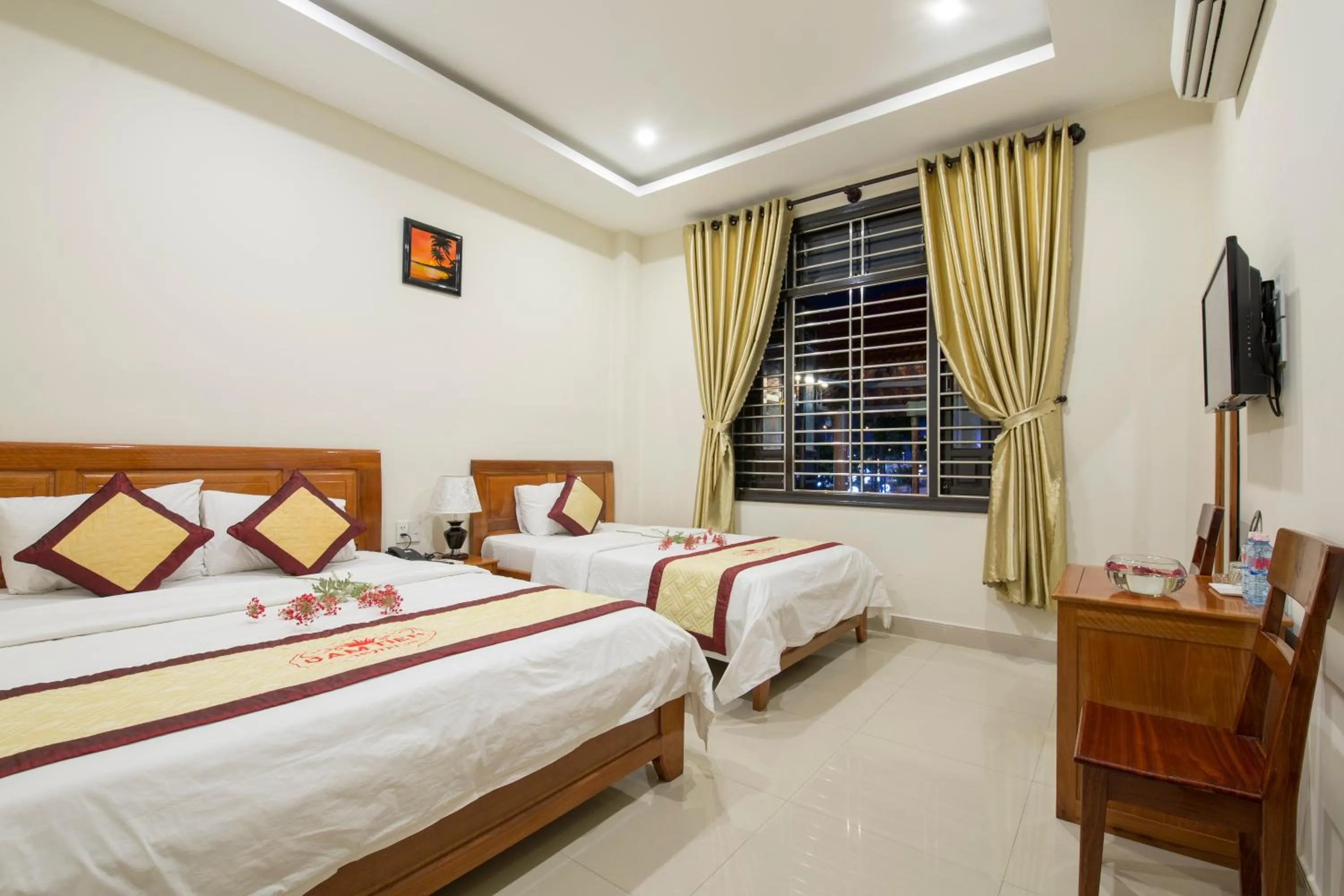 Photo of the whole room, Bed in Dam Tien Hotel