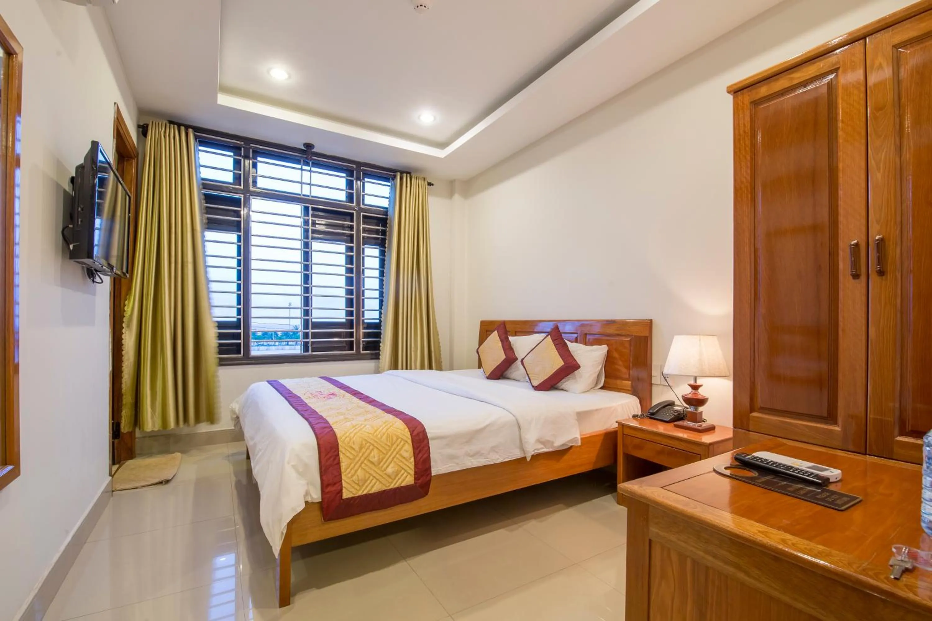 Photo of the whole room, Bed in Dam Tien Hotel