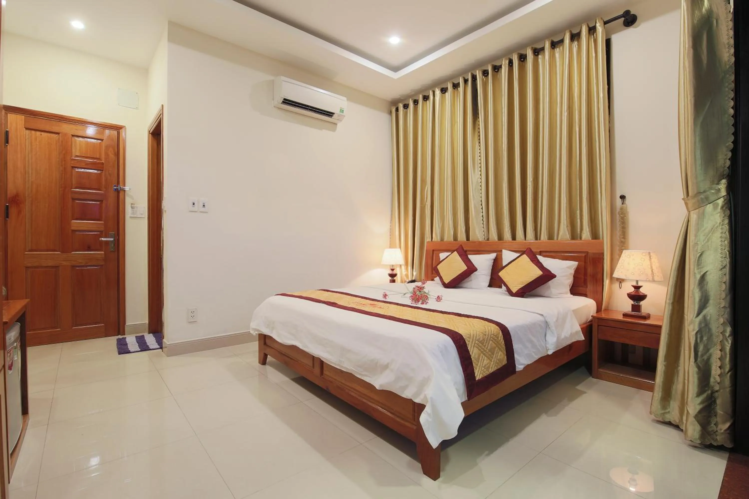 Photo of the whole room, Bed in Dam Tien Hotel