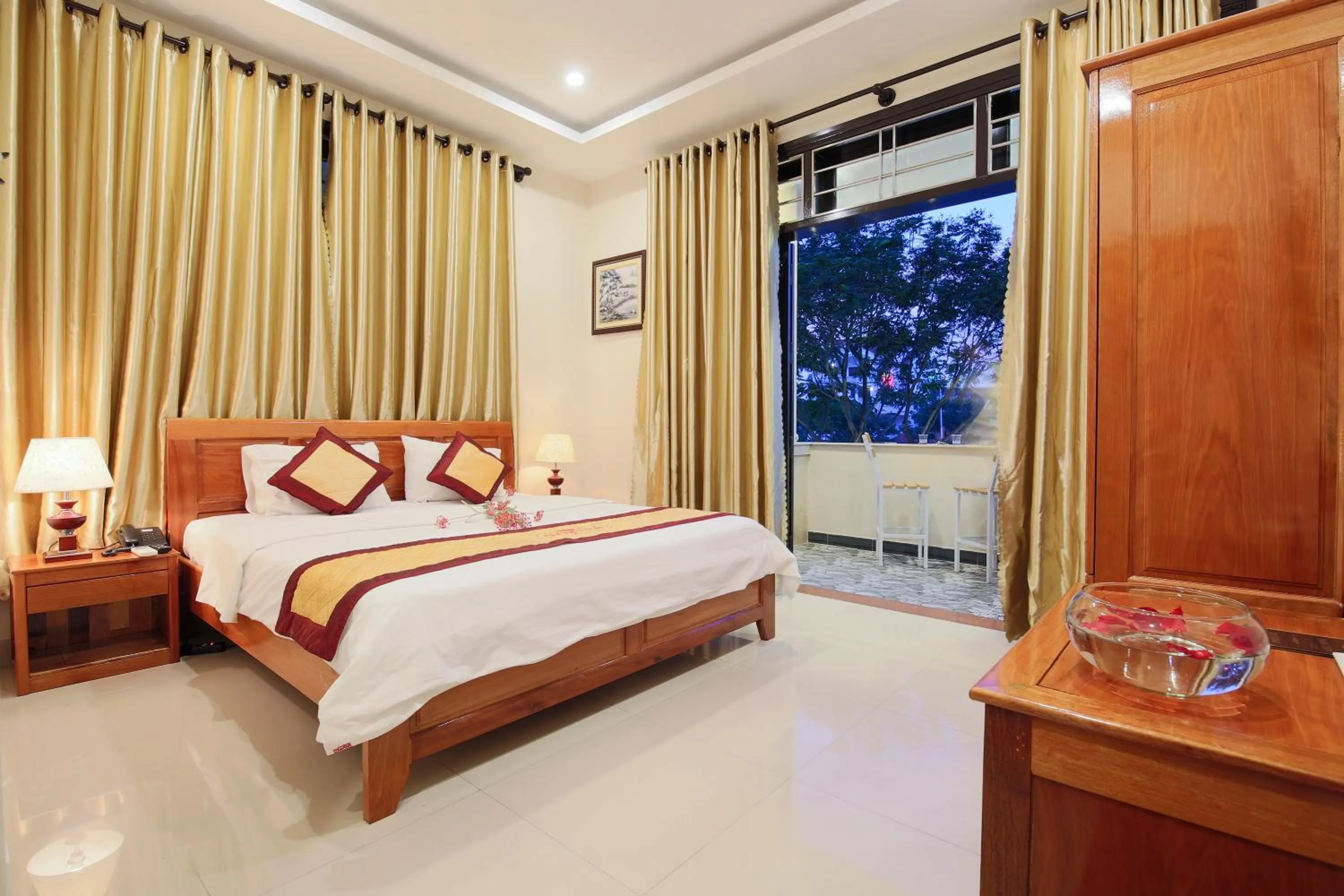 Photo of the whole room, Bed in Dam Tien Hotel