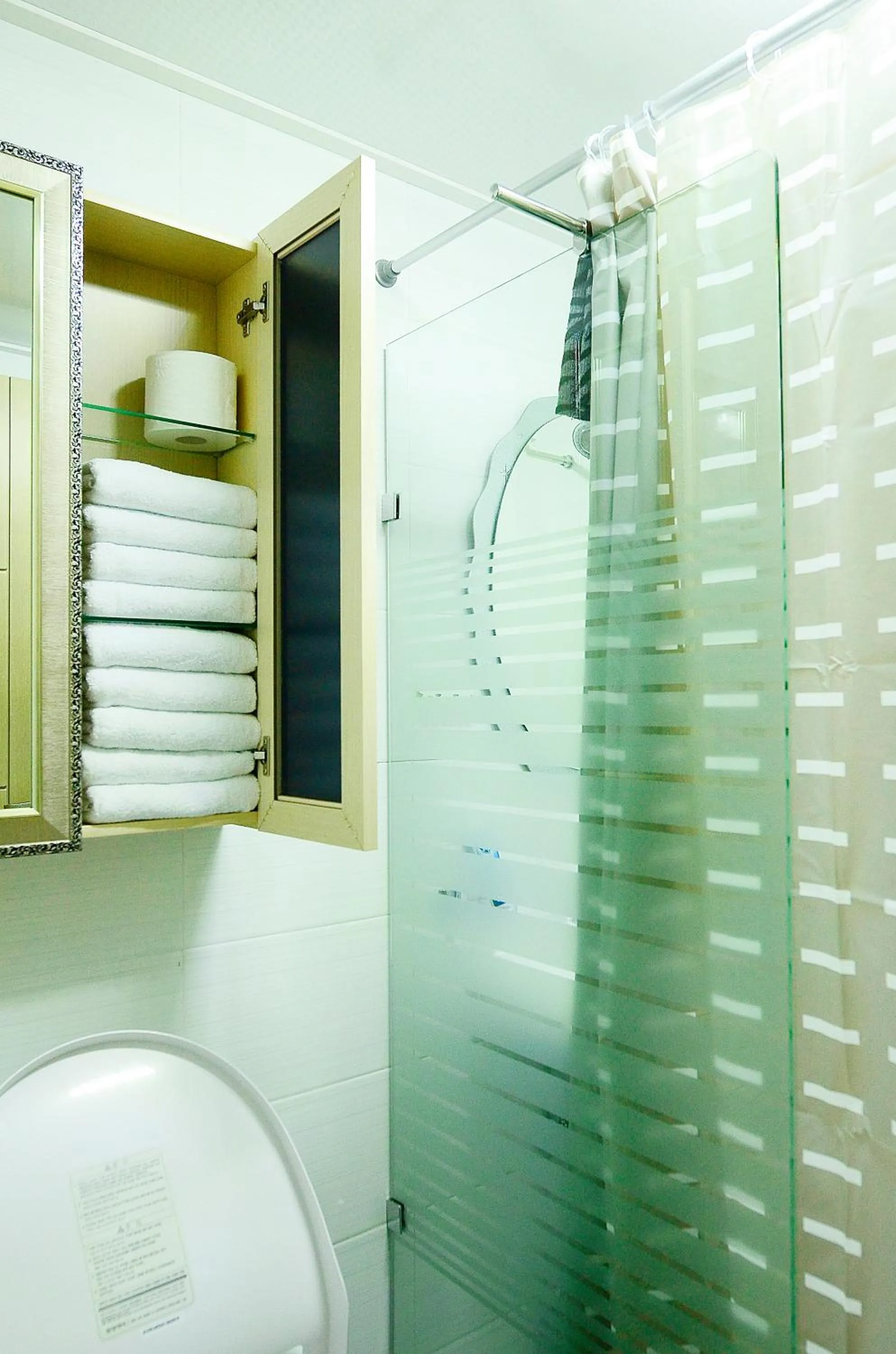 Shower in Ganderak Guesthouse