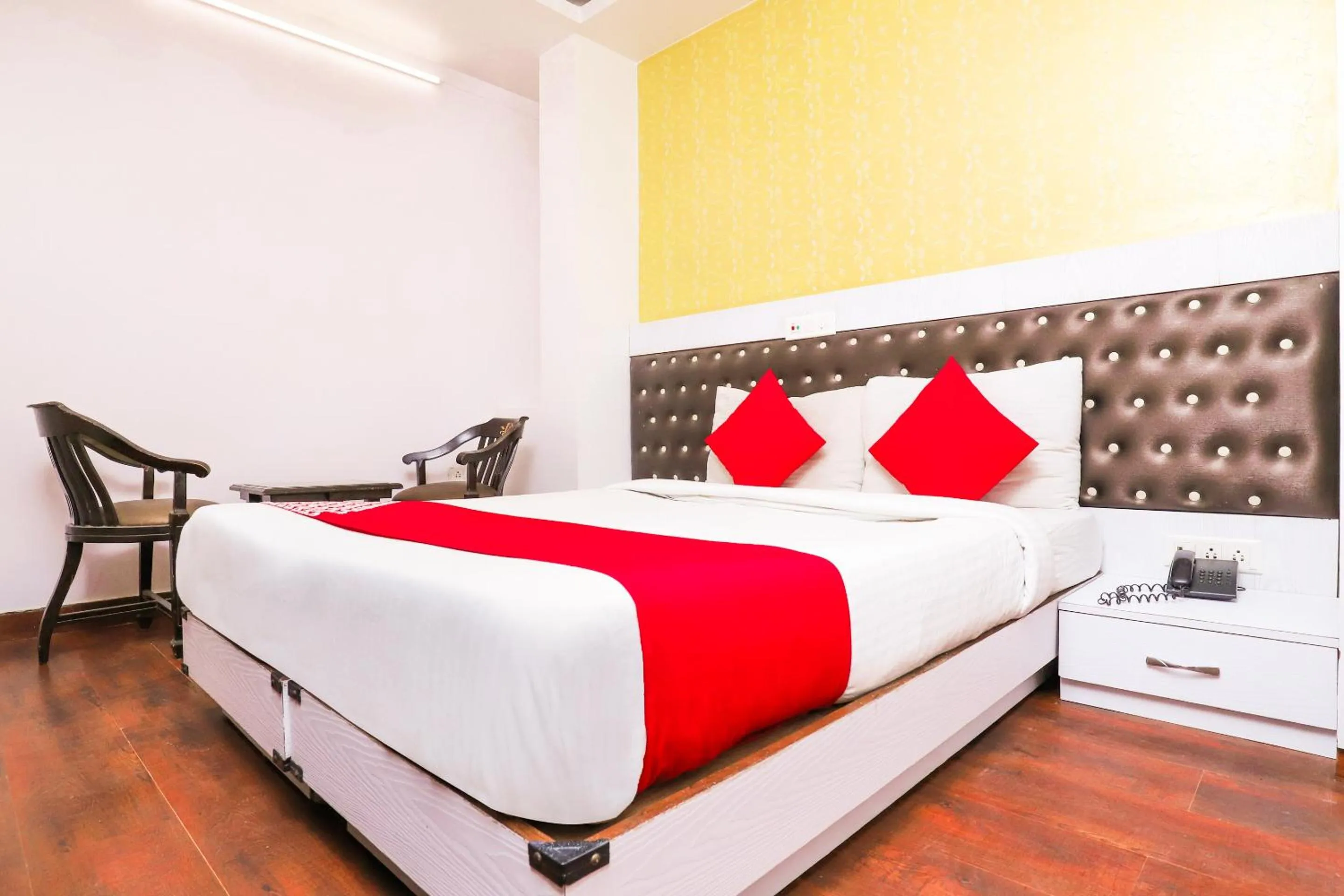 Bedroom, Bed in Hotel O Sehej Continental