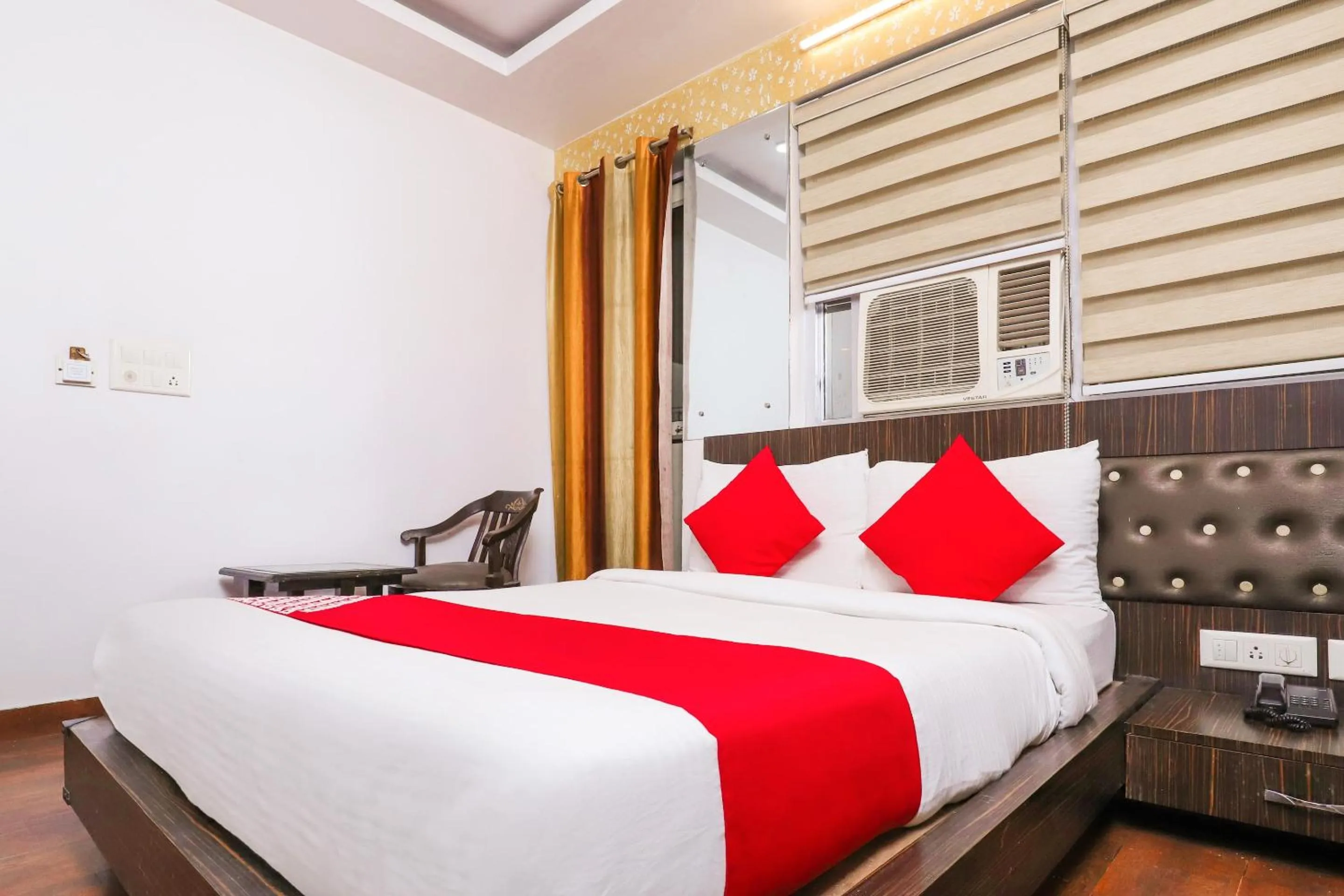 Bedroom, Bed in Hotel O Sehej Continental