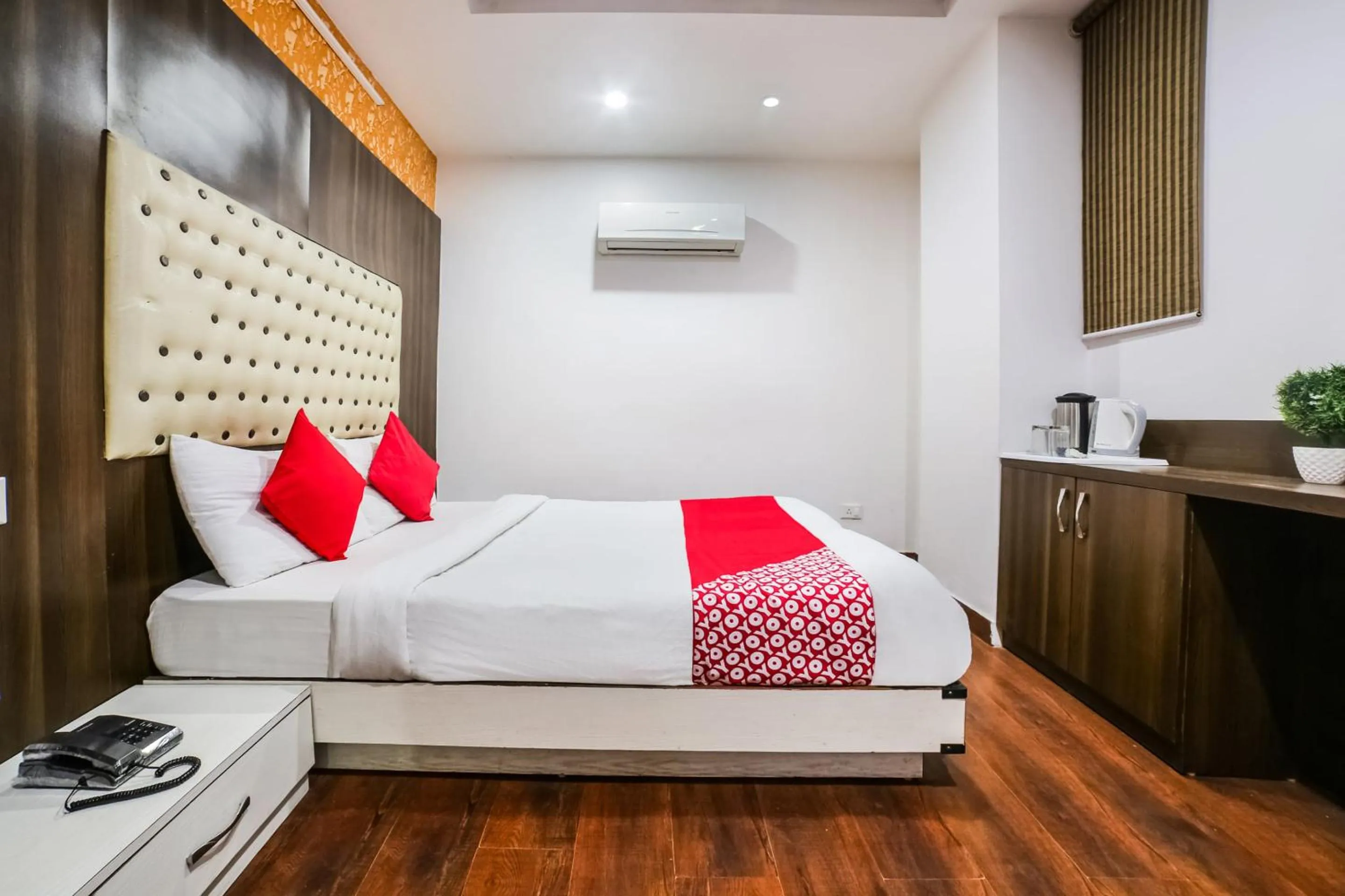 Bedroom, Bed in Hotel O Sehej Continental