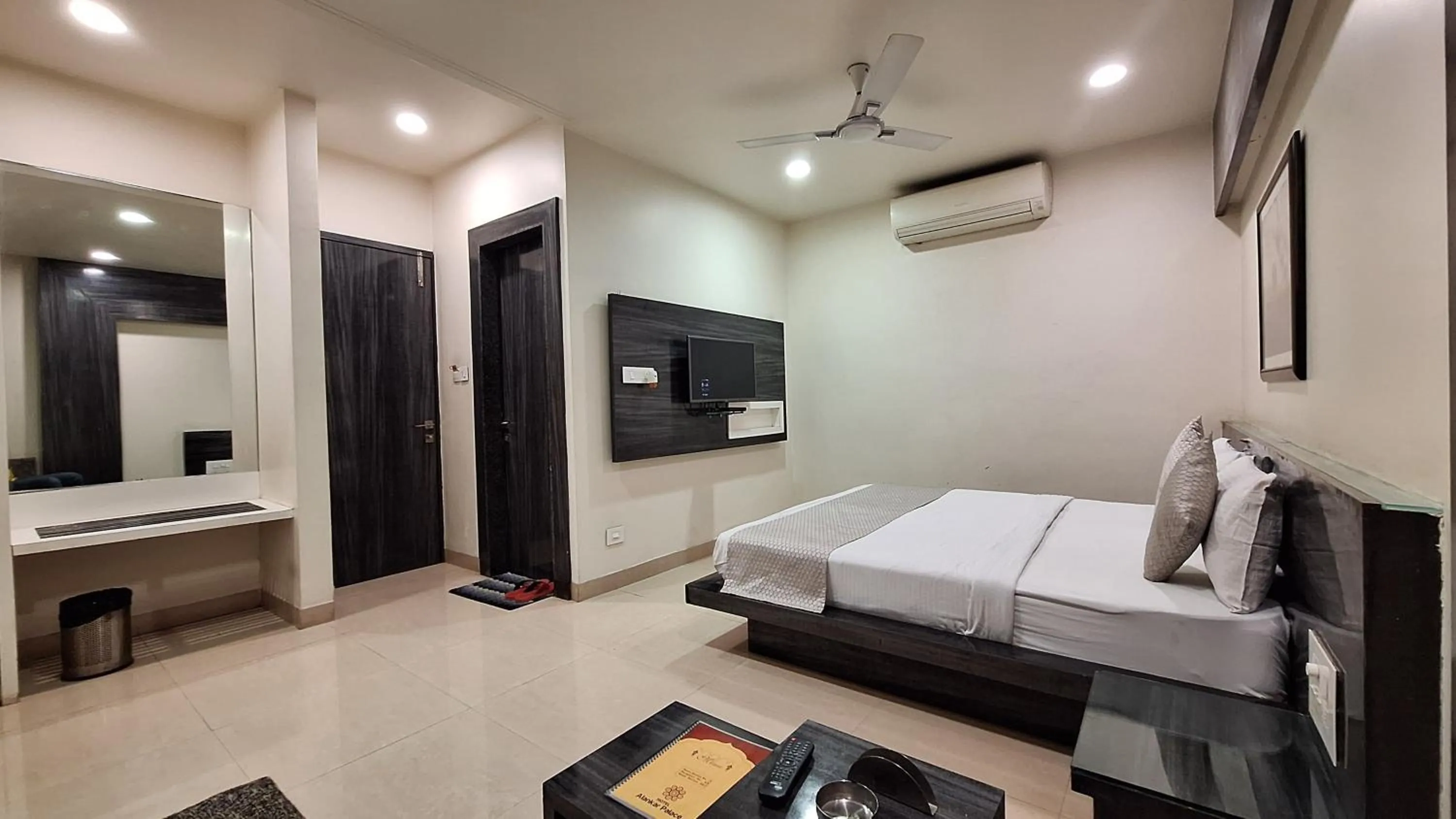 TV and multimedia in Hotel Alankar Palace