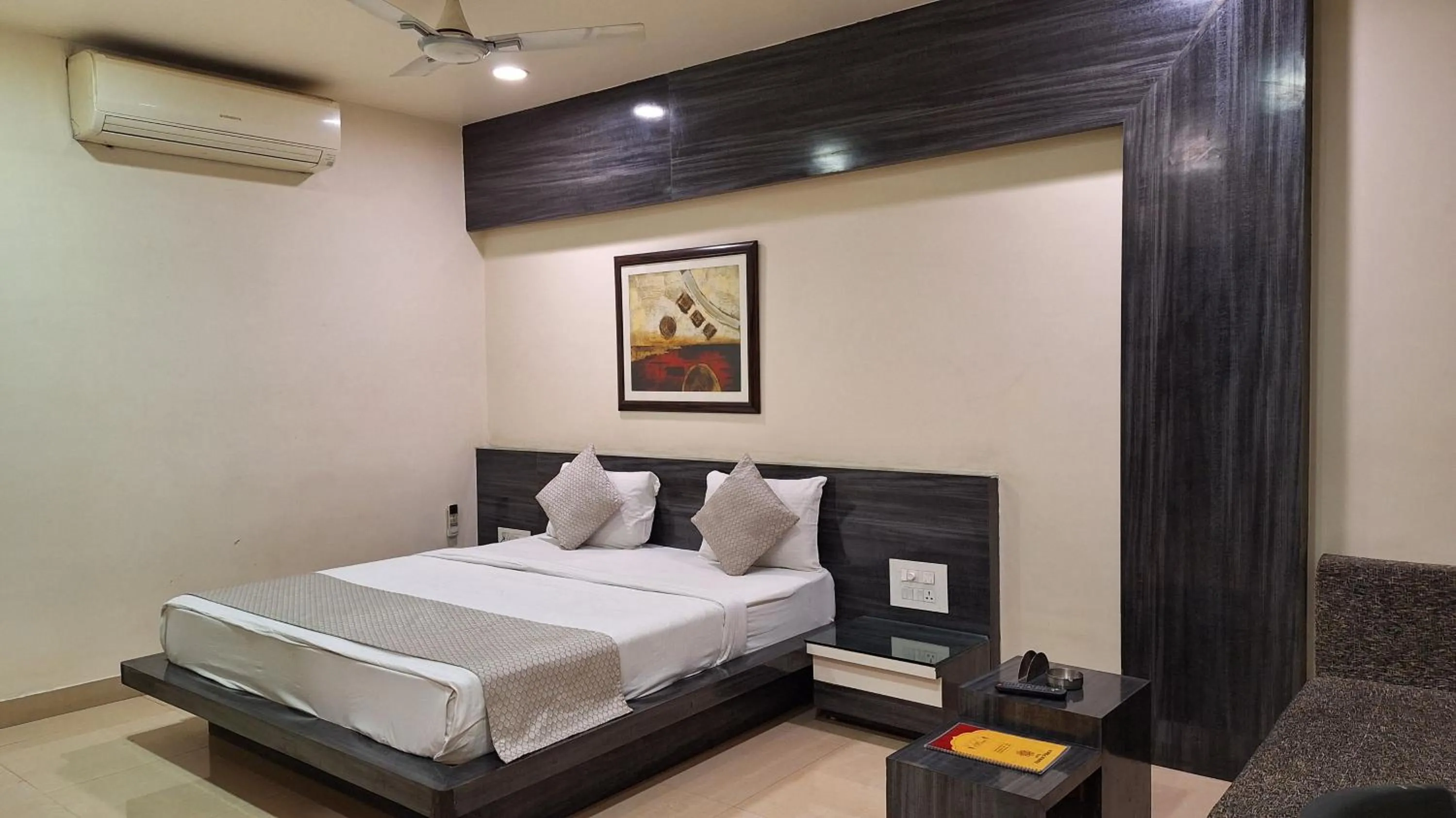 Photo of the whole room in Hotel Alankar Palace