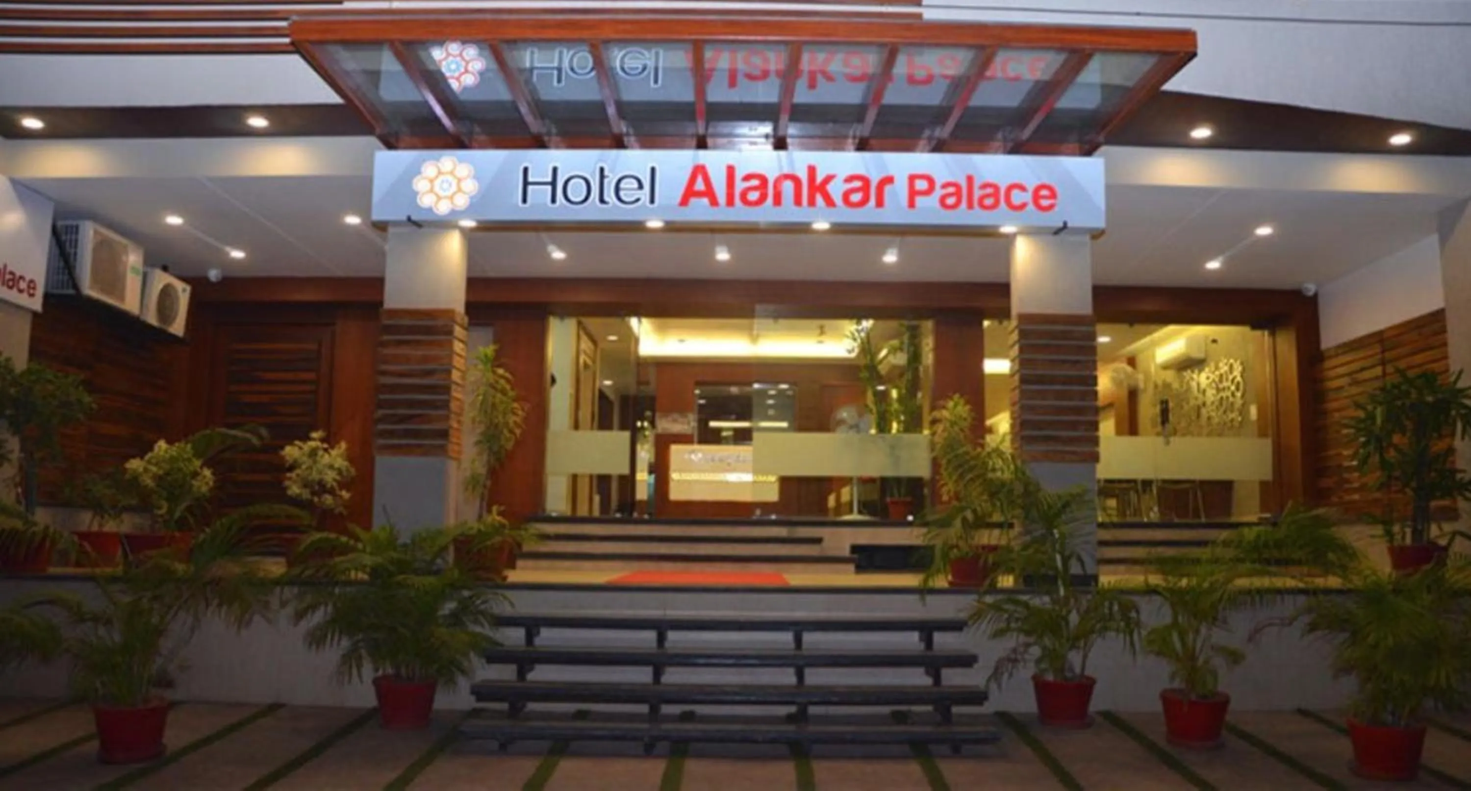 Facade/entrance in Hotel Alankar Palace