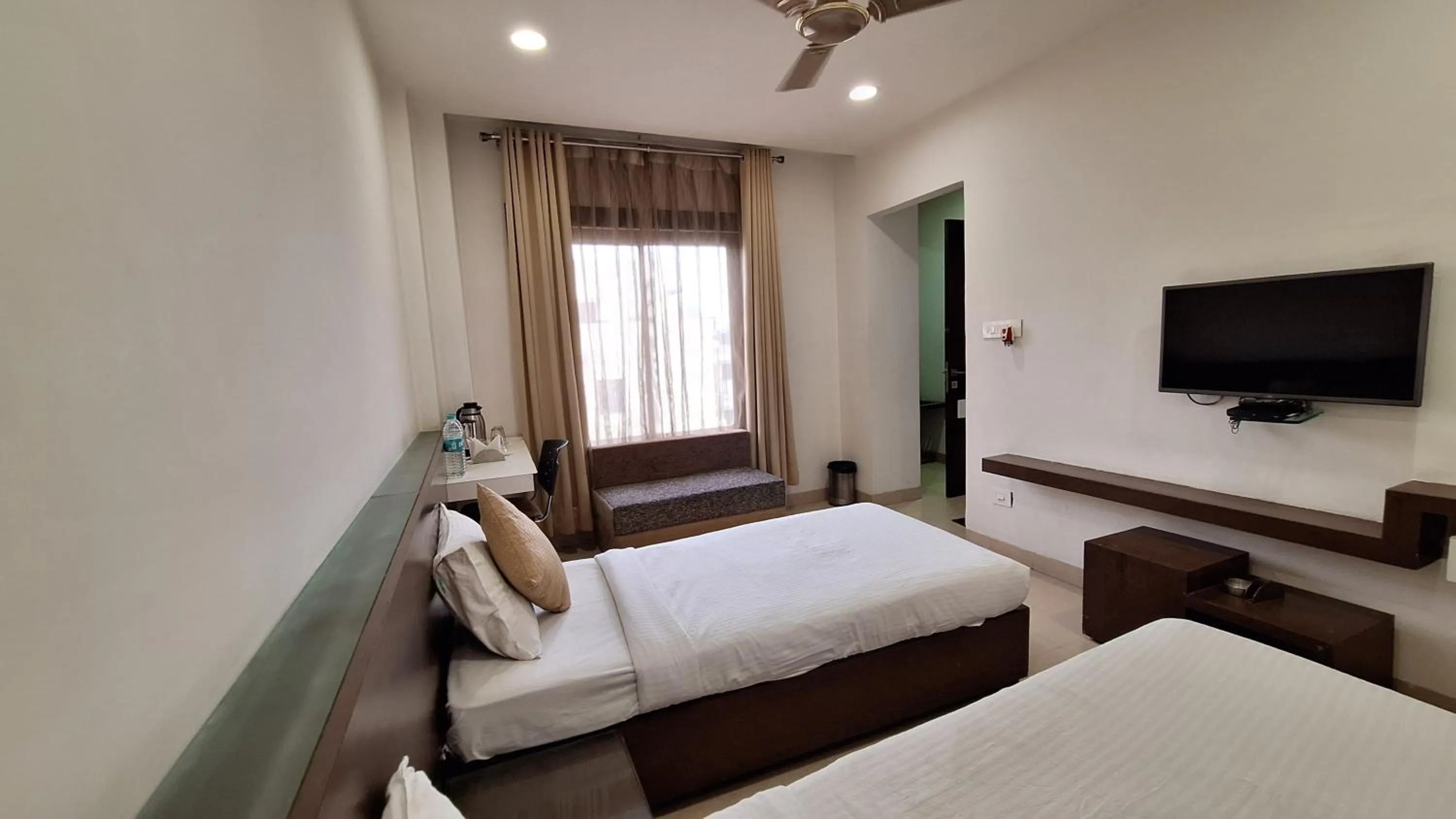 Bed in Hotel Alankar Palace