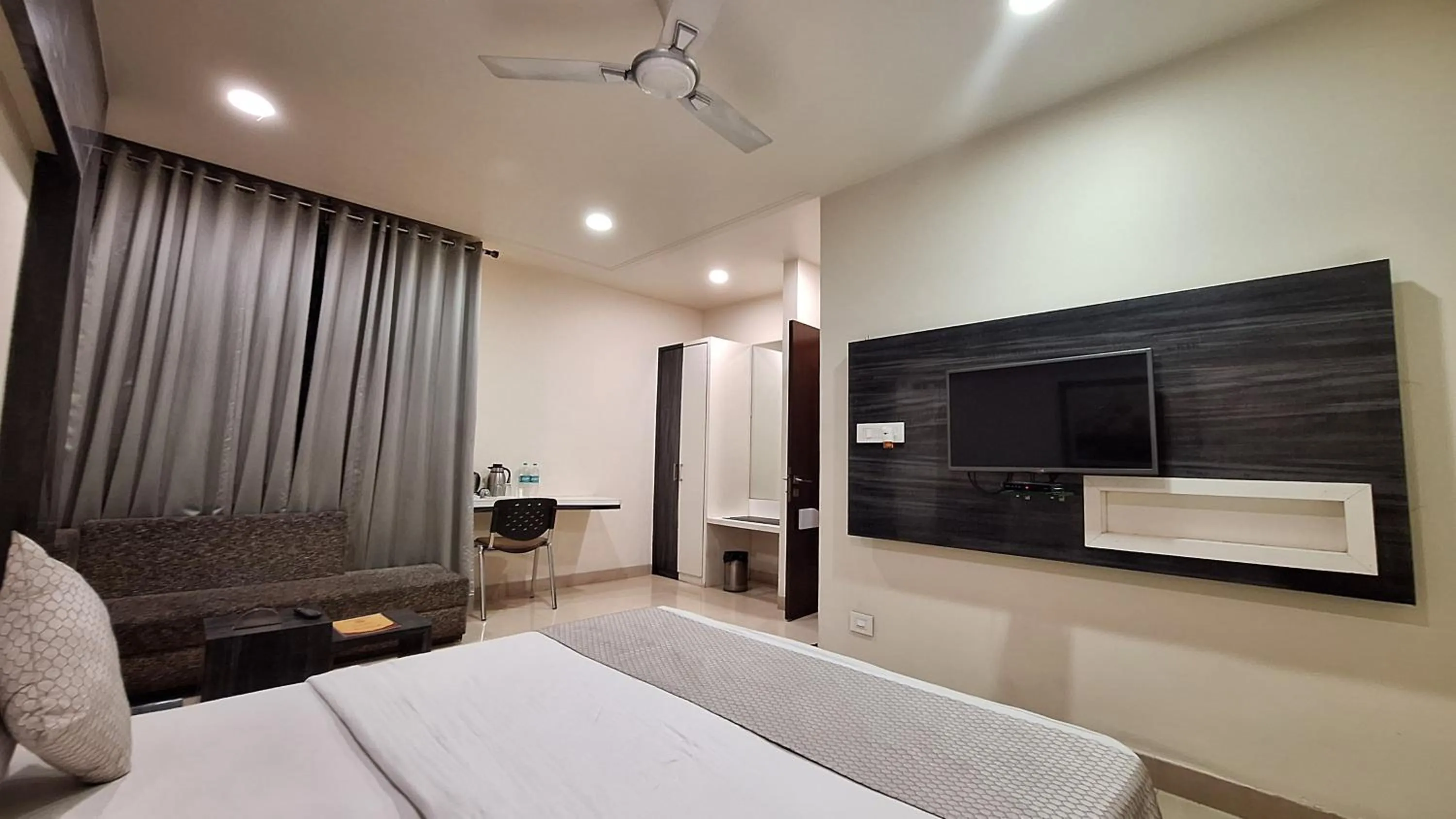 TV and multimedia in Hotel Alankar Palace