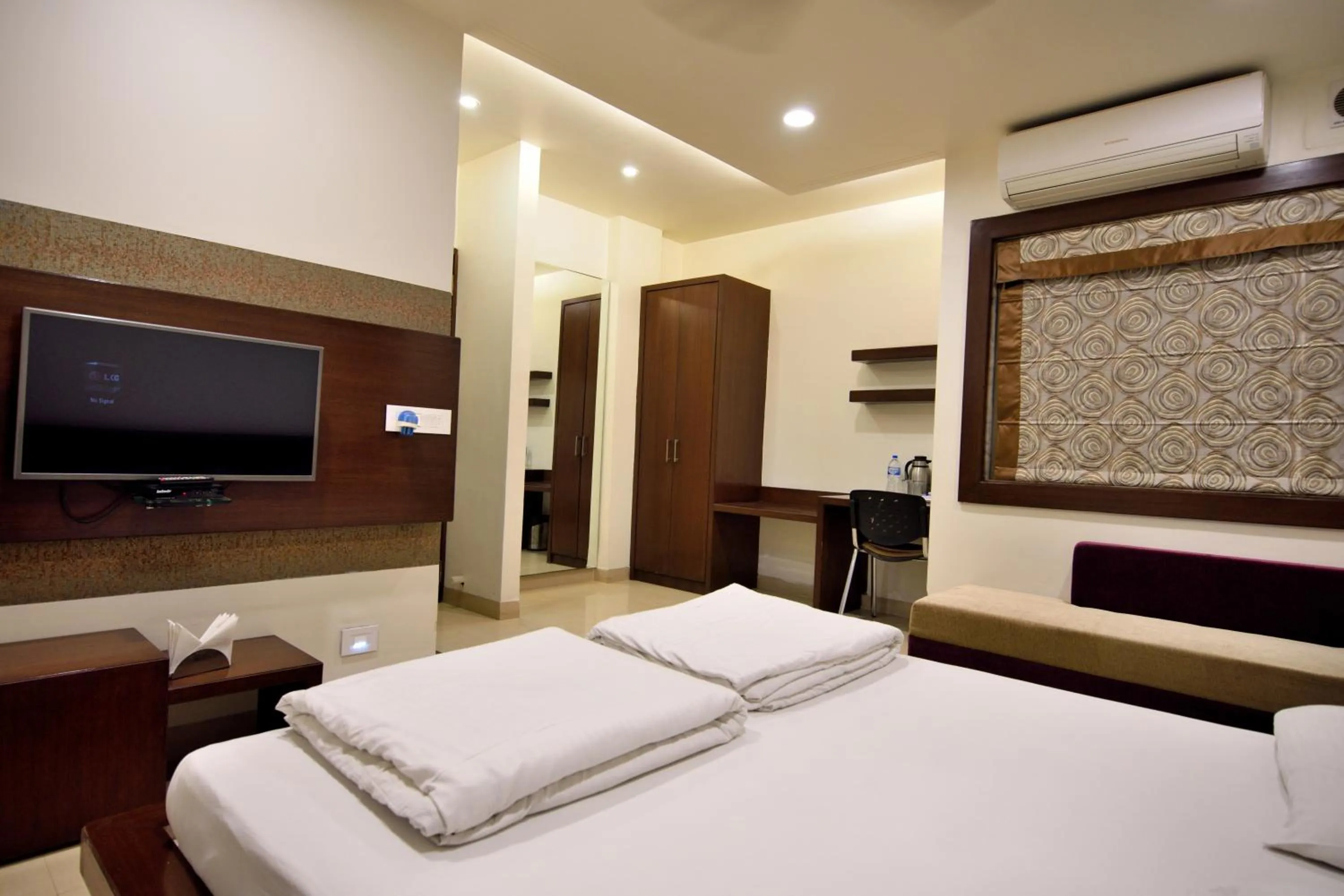 Bed in Hotel Alankar Palace