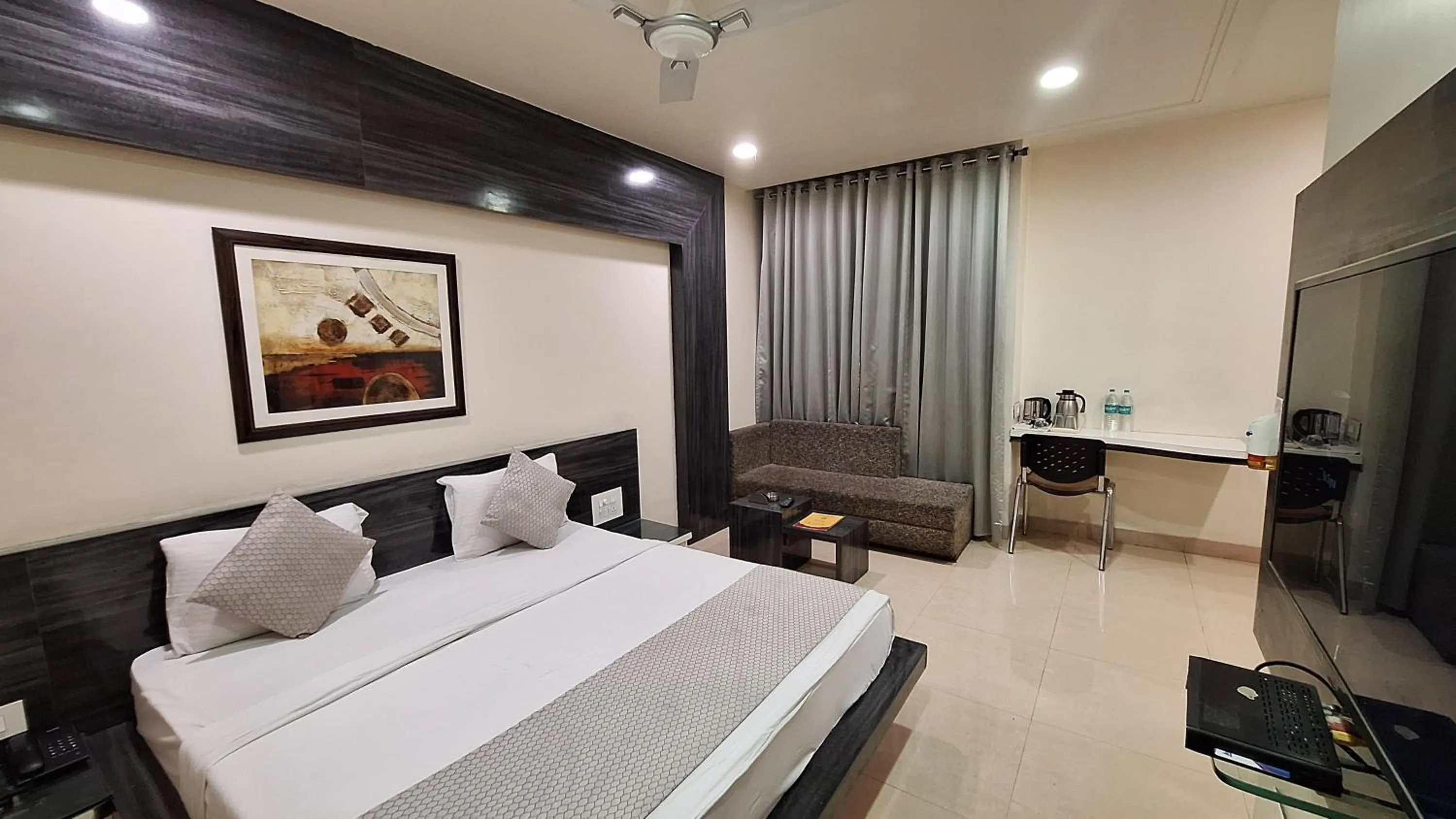 Photo of the whole room in Hotel Alankar Palace