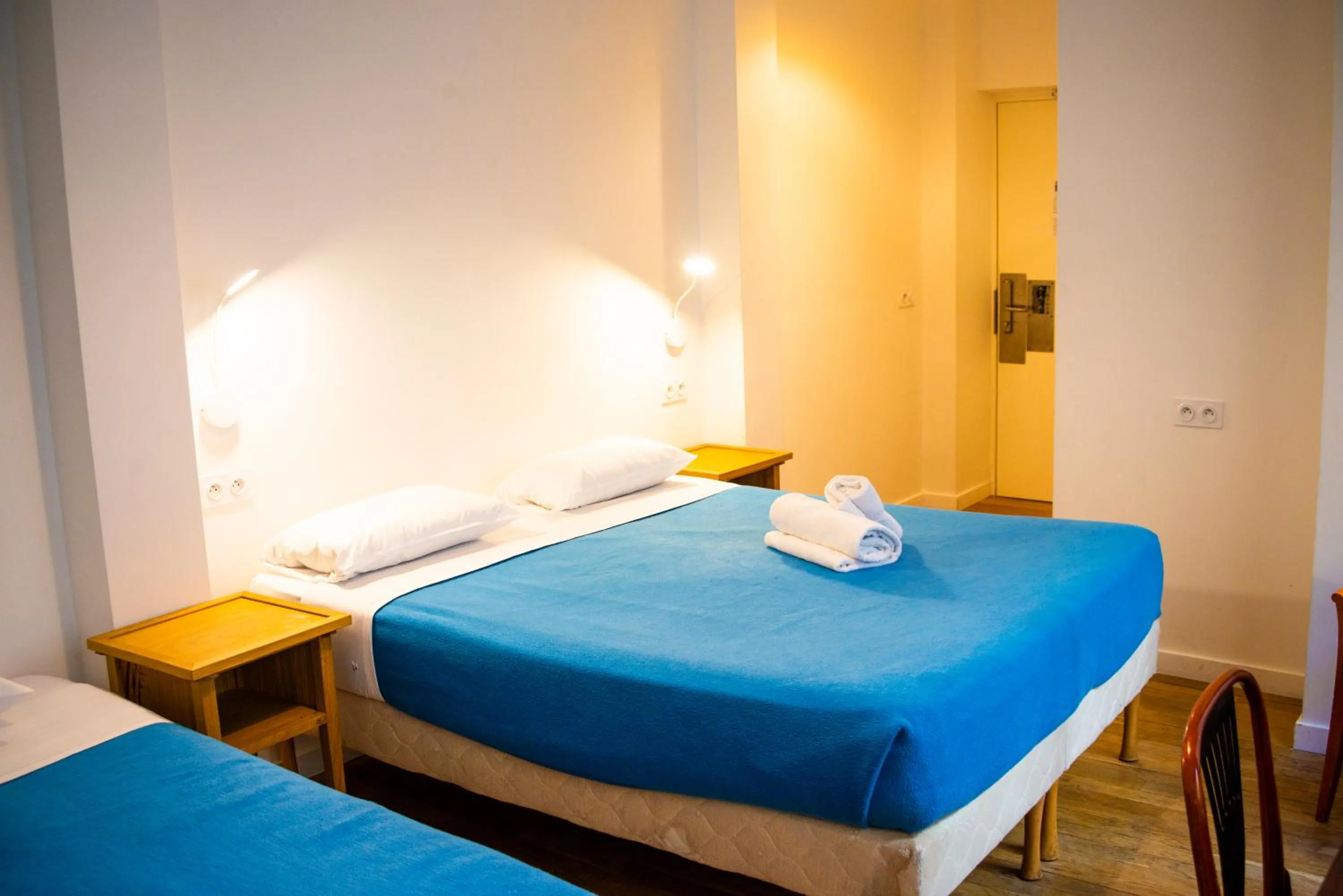Triple Room with Private Bathroom in Hotel La Louisiane