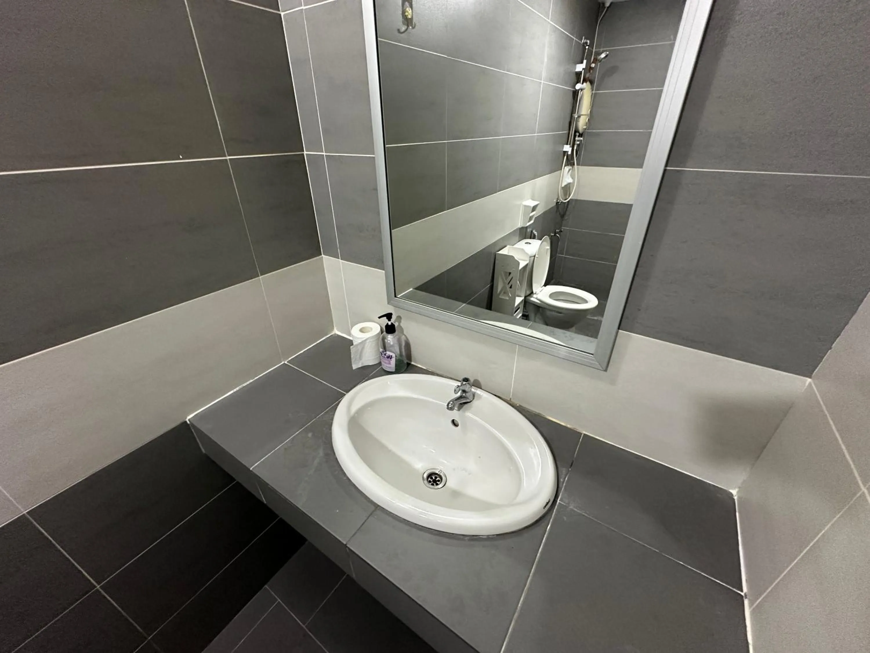 Shower in TT3 SOHO near Viva Kuching