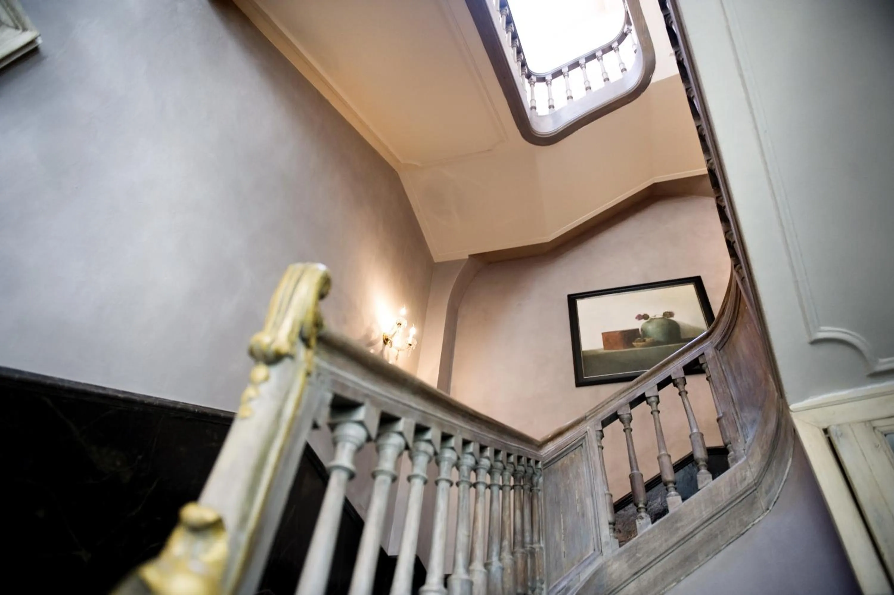 Area and facilities in Ganda Rooms & Suites