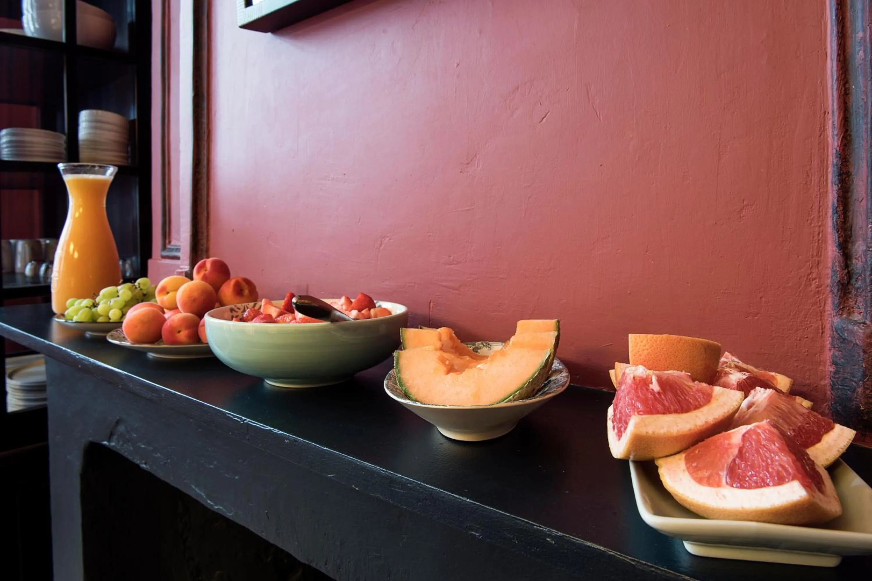 Food and drinks in Ganda Rooms & Suites