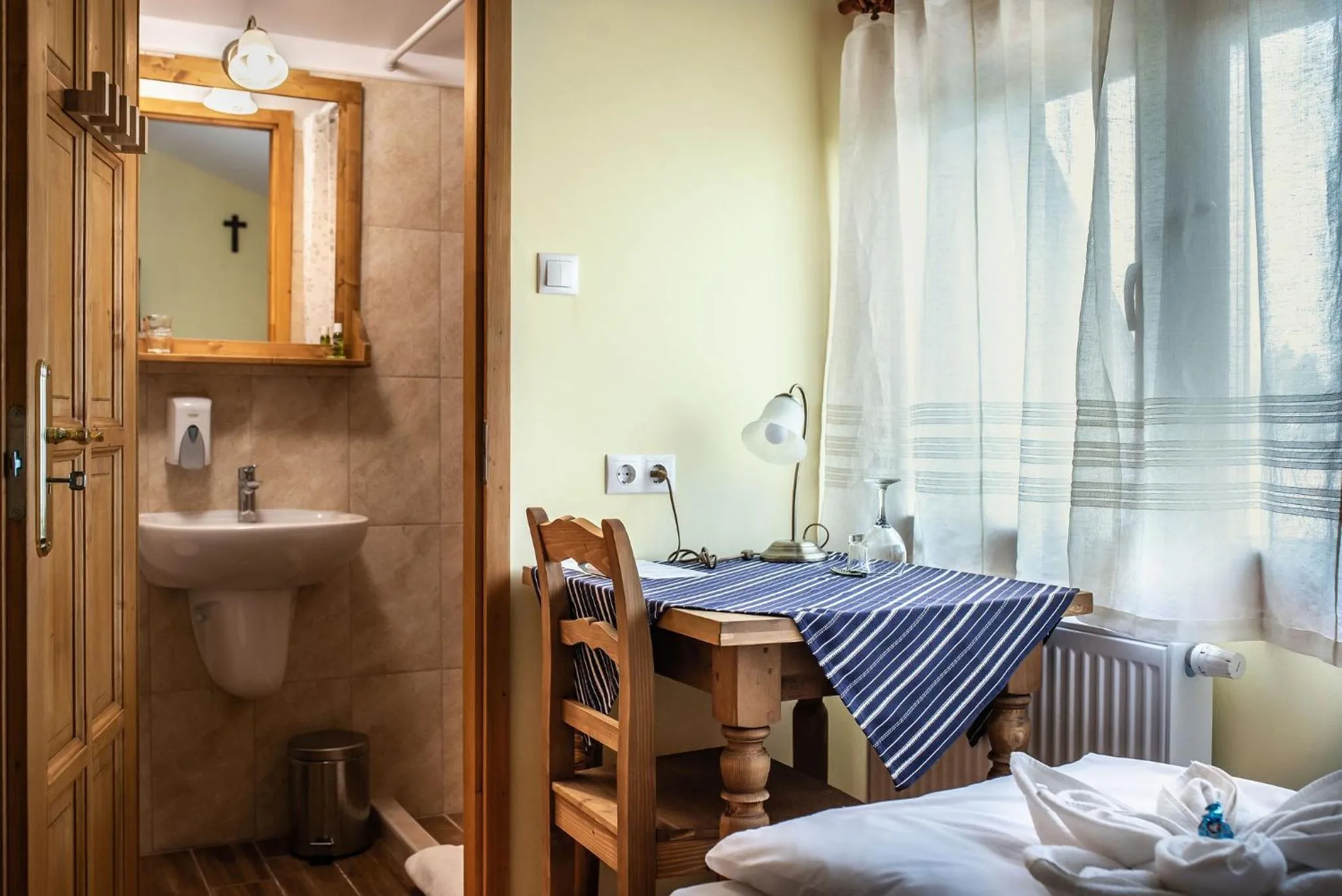 Bathroom, Bed in Szent Gellért Borház és Vendégfogadó