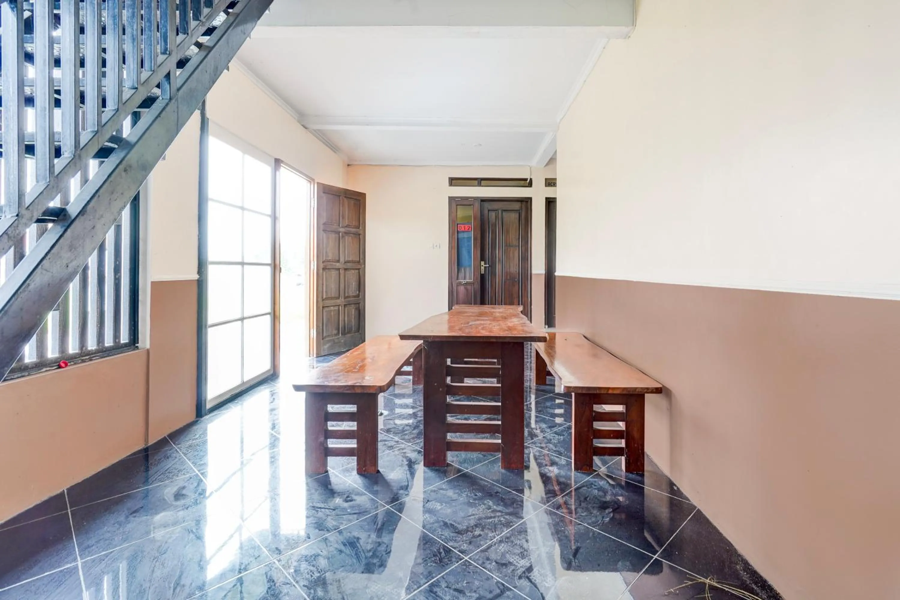 Lobby or reception in Hotel O Slawi Near Alun- Alu Slawi Formerly Boarding Inn