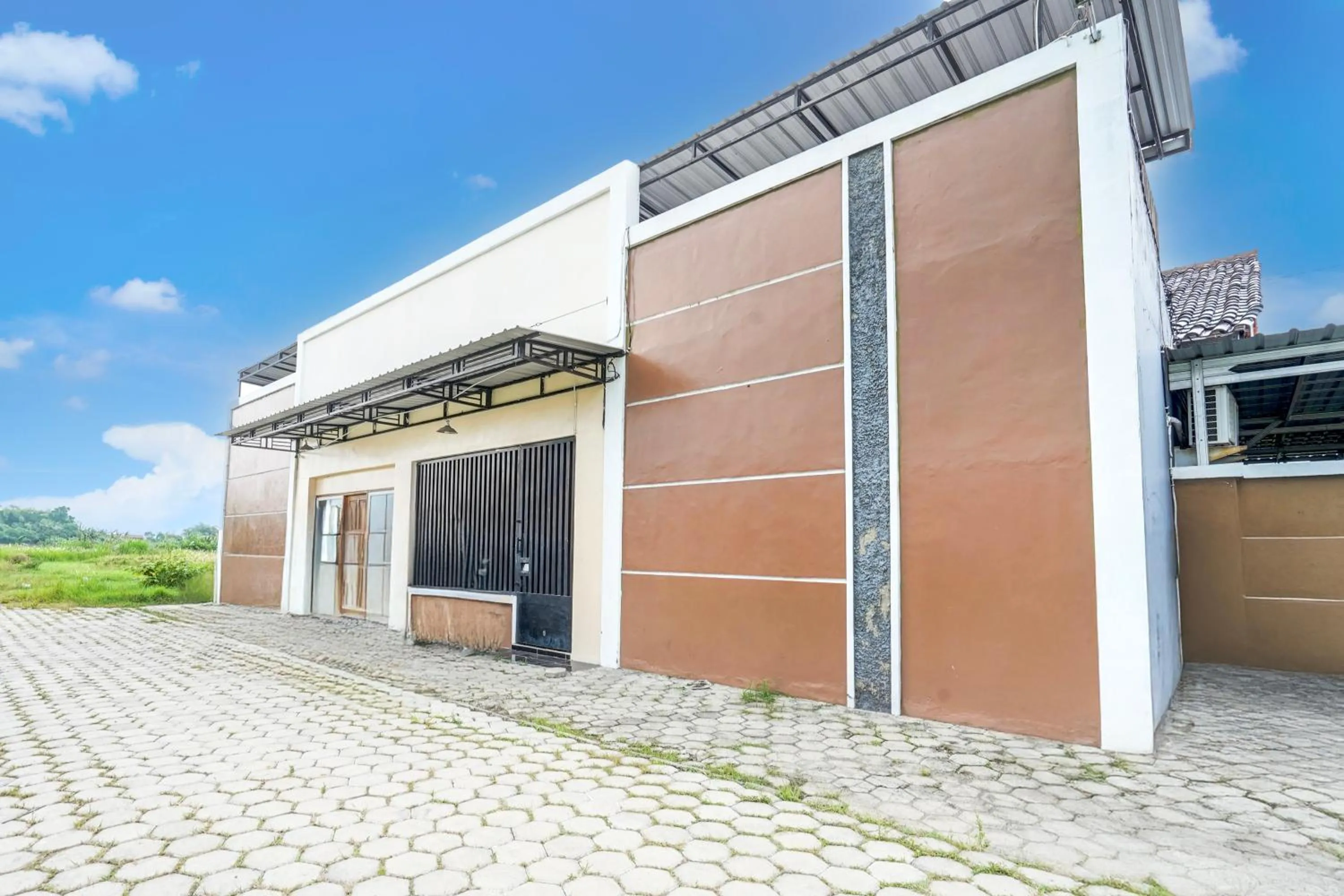 Property building in Hotel O Slawi Near Alun- Alu Slawi Formerly Boarding Inn