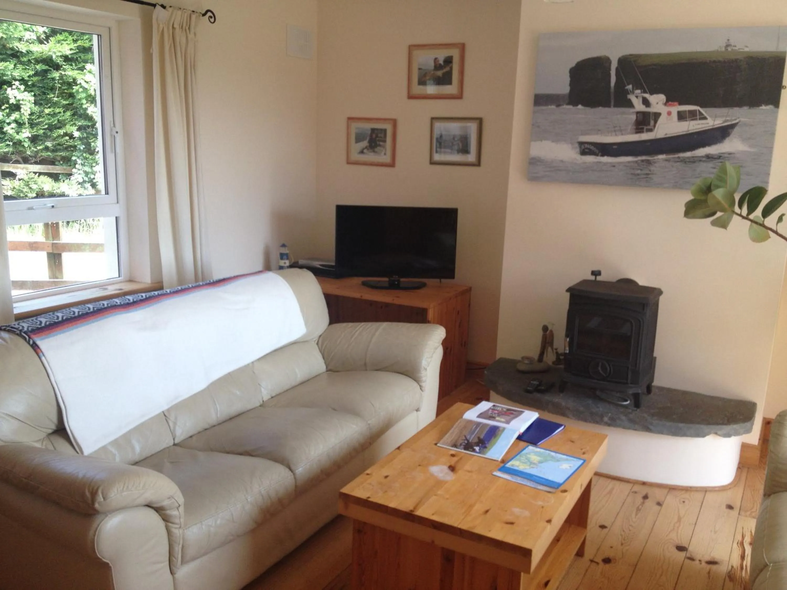 Living room in Glencarrig B&B