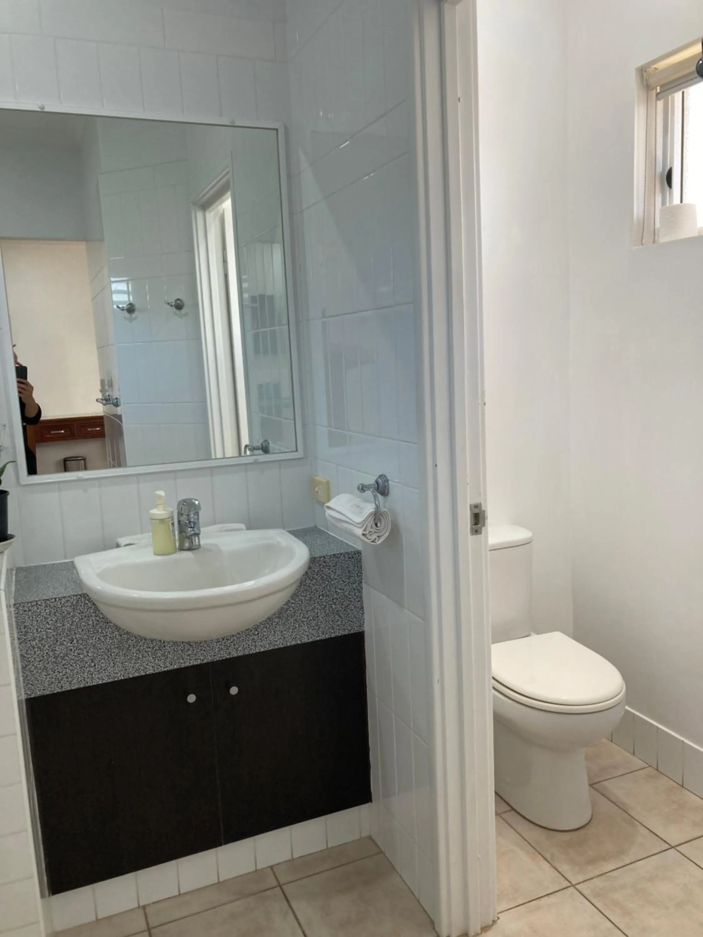 Toilet in Gecko Lodge Kalbarri