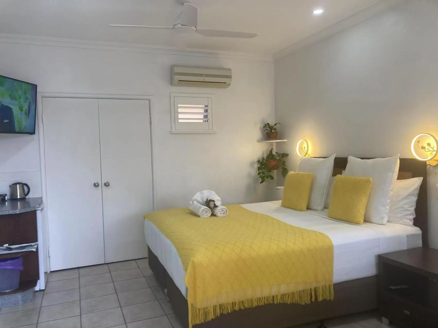 Bed in Gecko Lodge Kalbarri