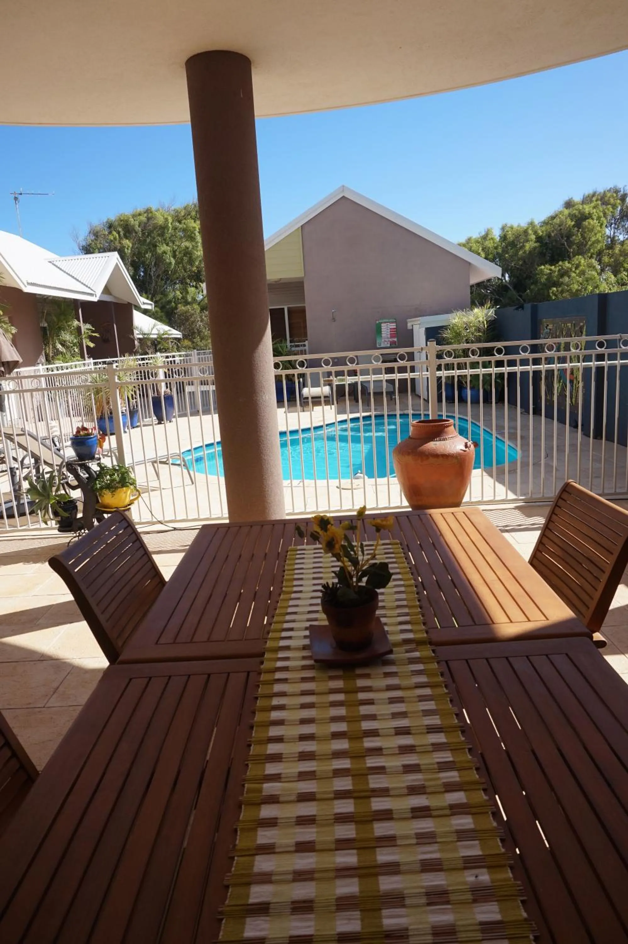 Dining area in Gecko Lodge Kalbarri