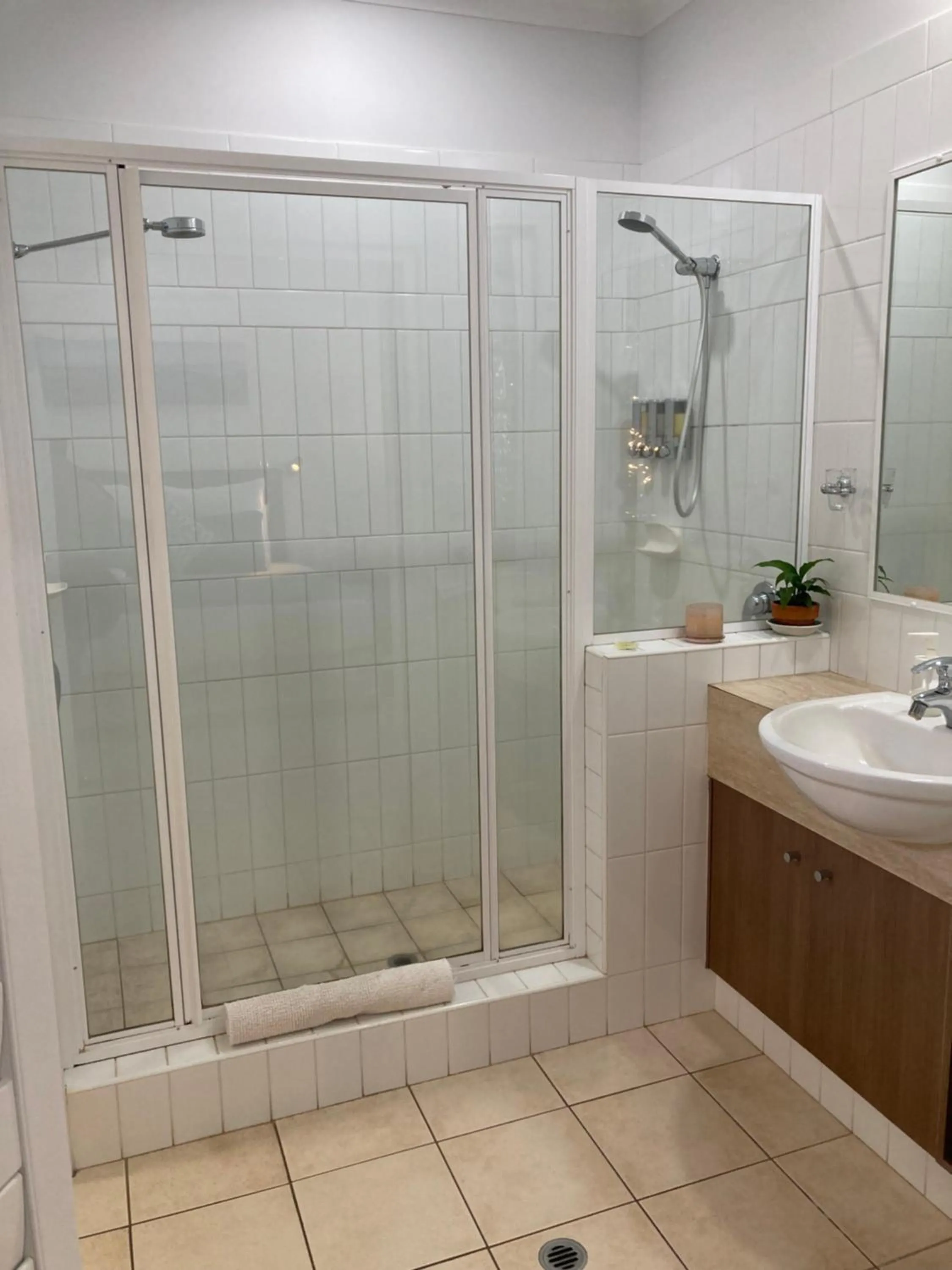 Shower in Gecko Lodge Kalbarri