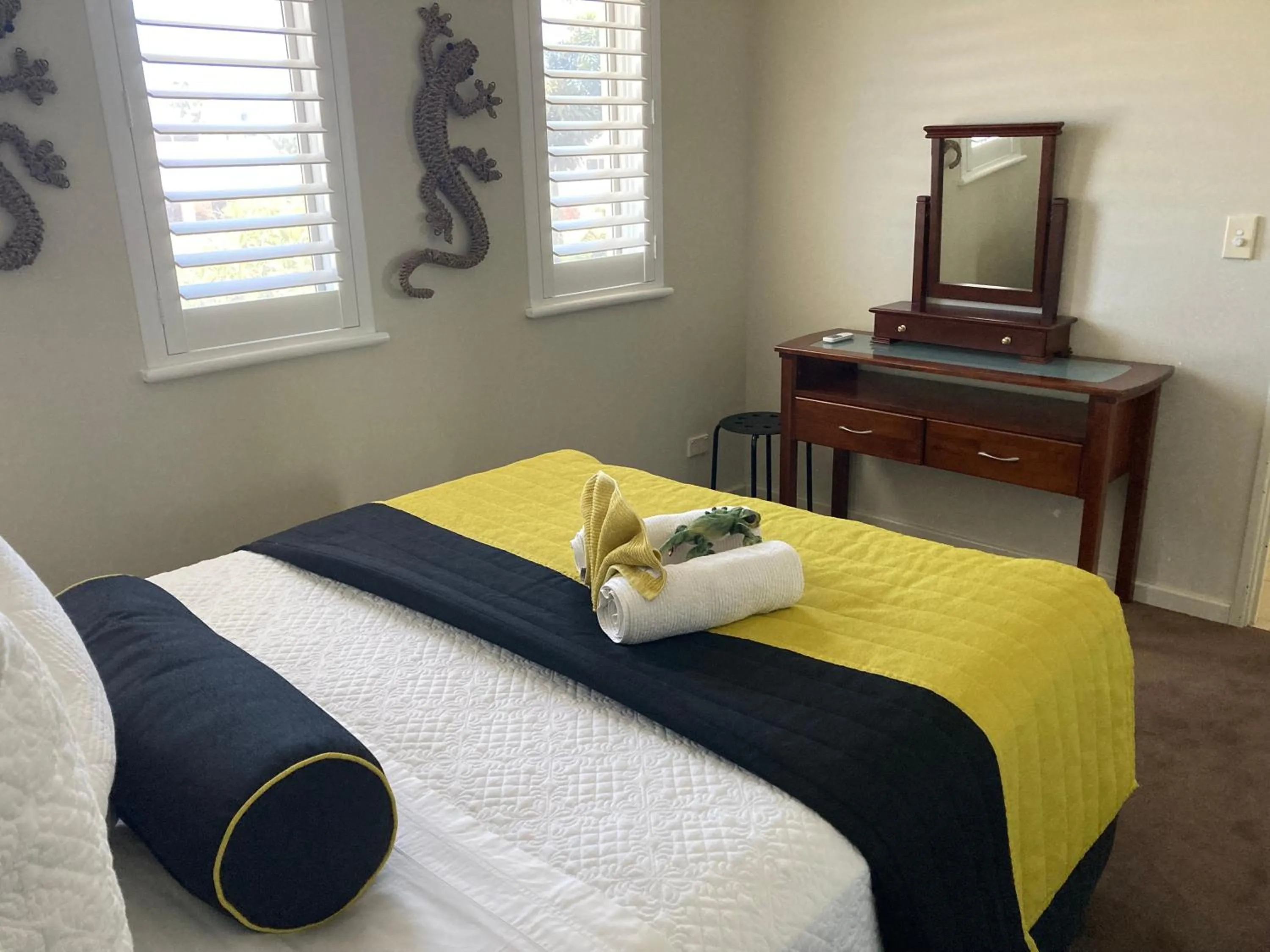 Bedroom, Bed in Gecko Lodge Kalbarri