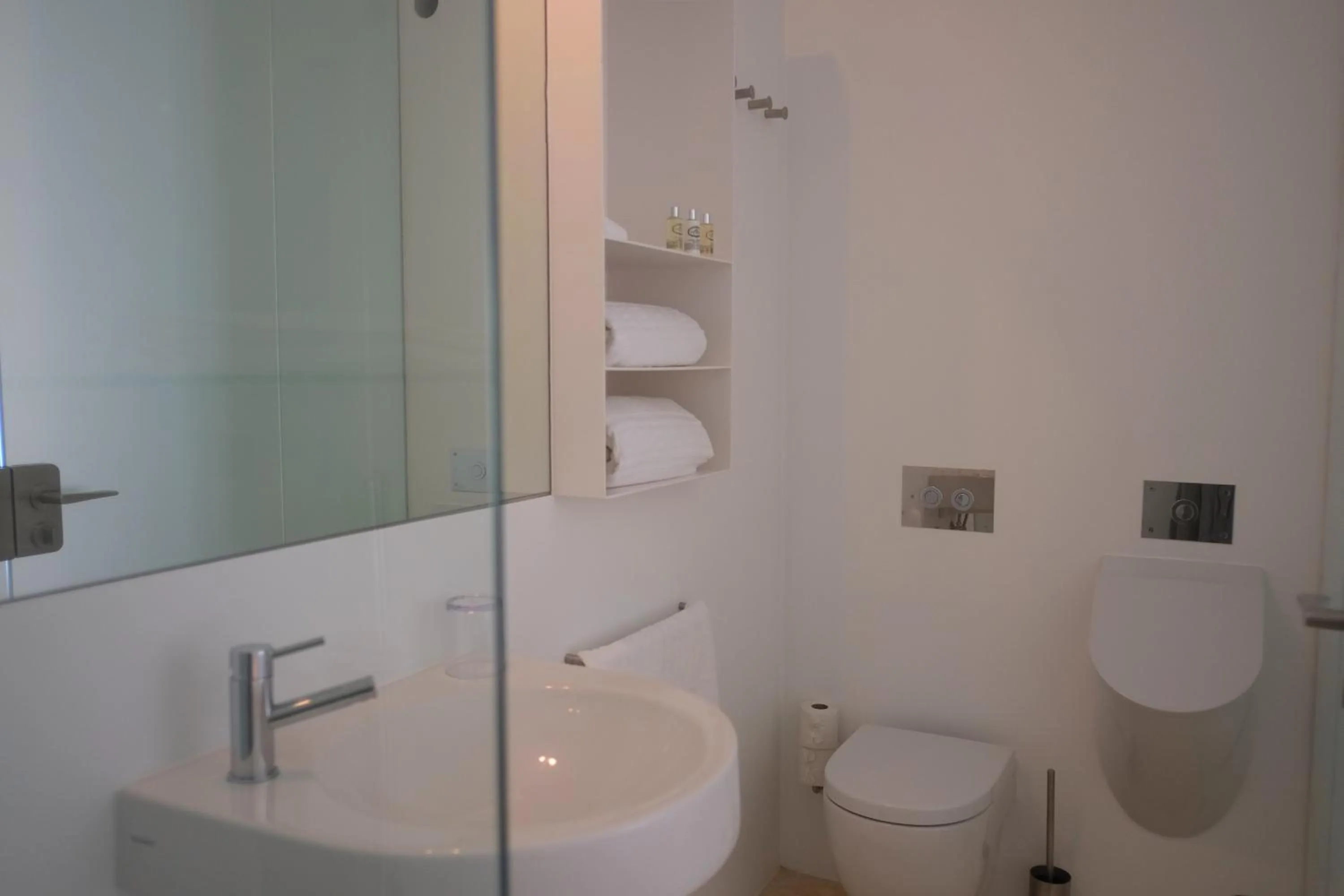 Bathroom in The Late Birds Lisbon - Gay Urban Resort