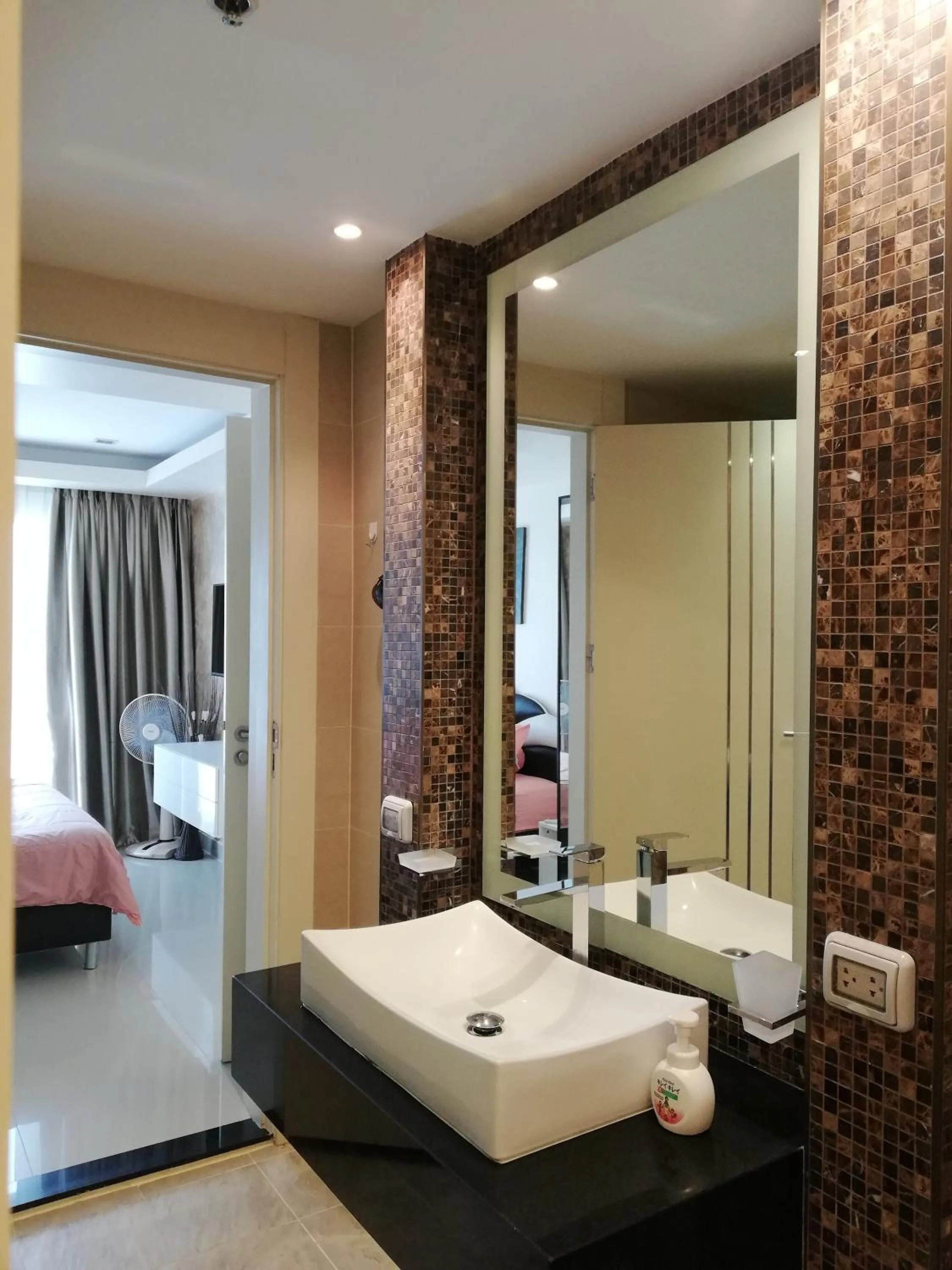 Bathroom, Bed in Cosy Beach View Apartments