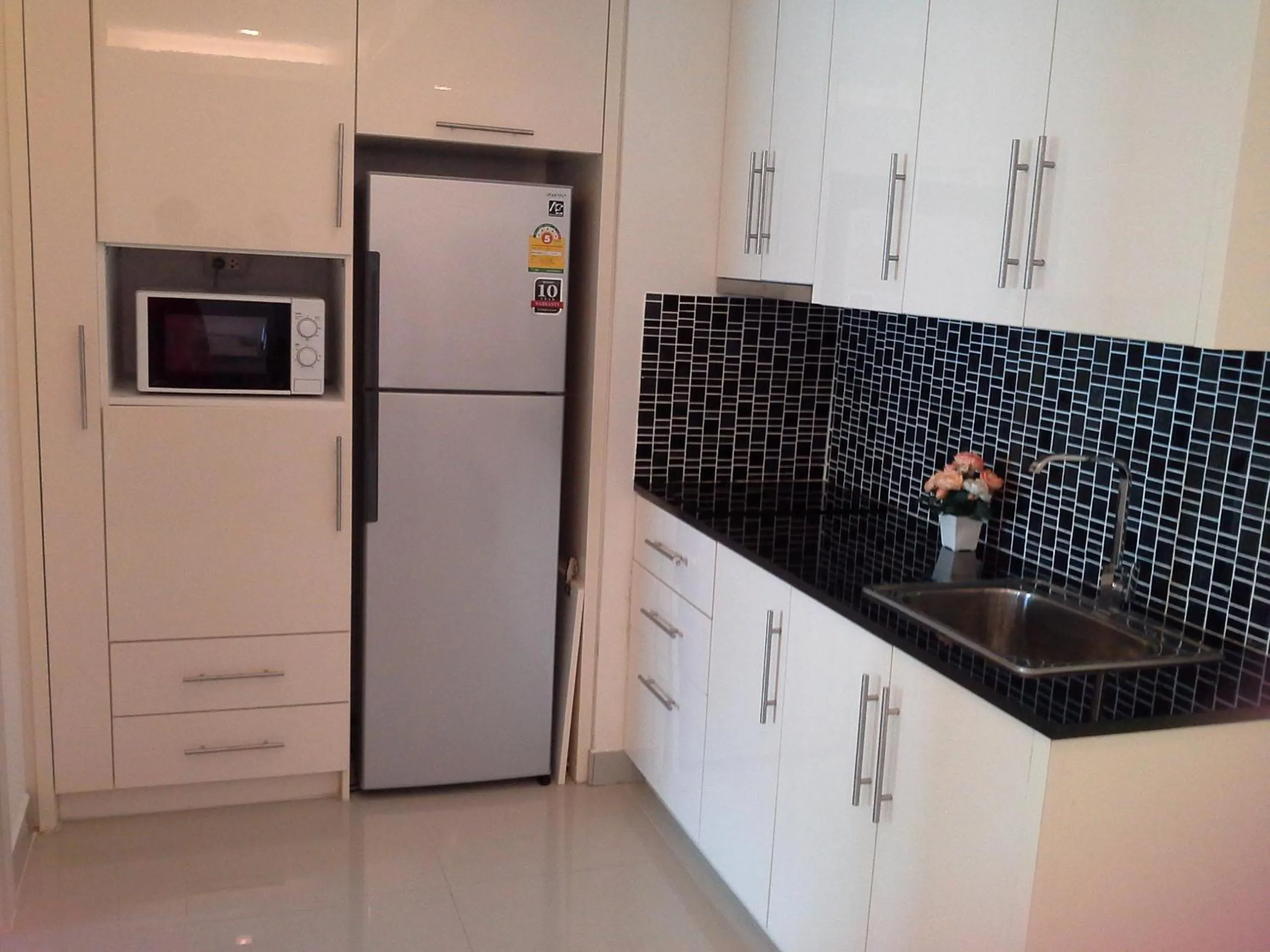 Kitchen or kitchenette in Cosy Beach View Apartments
