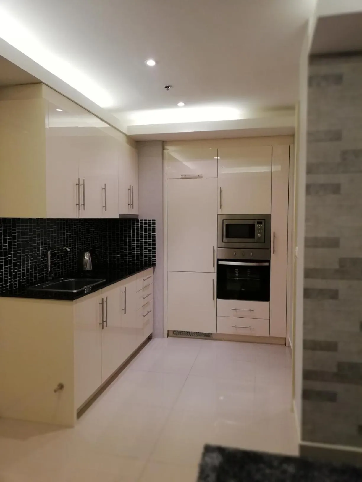 Kitchen or kitchenette in Cosy Beach View Apartments