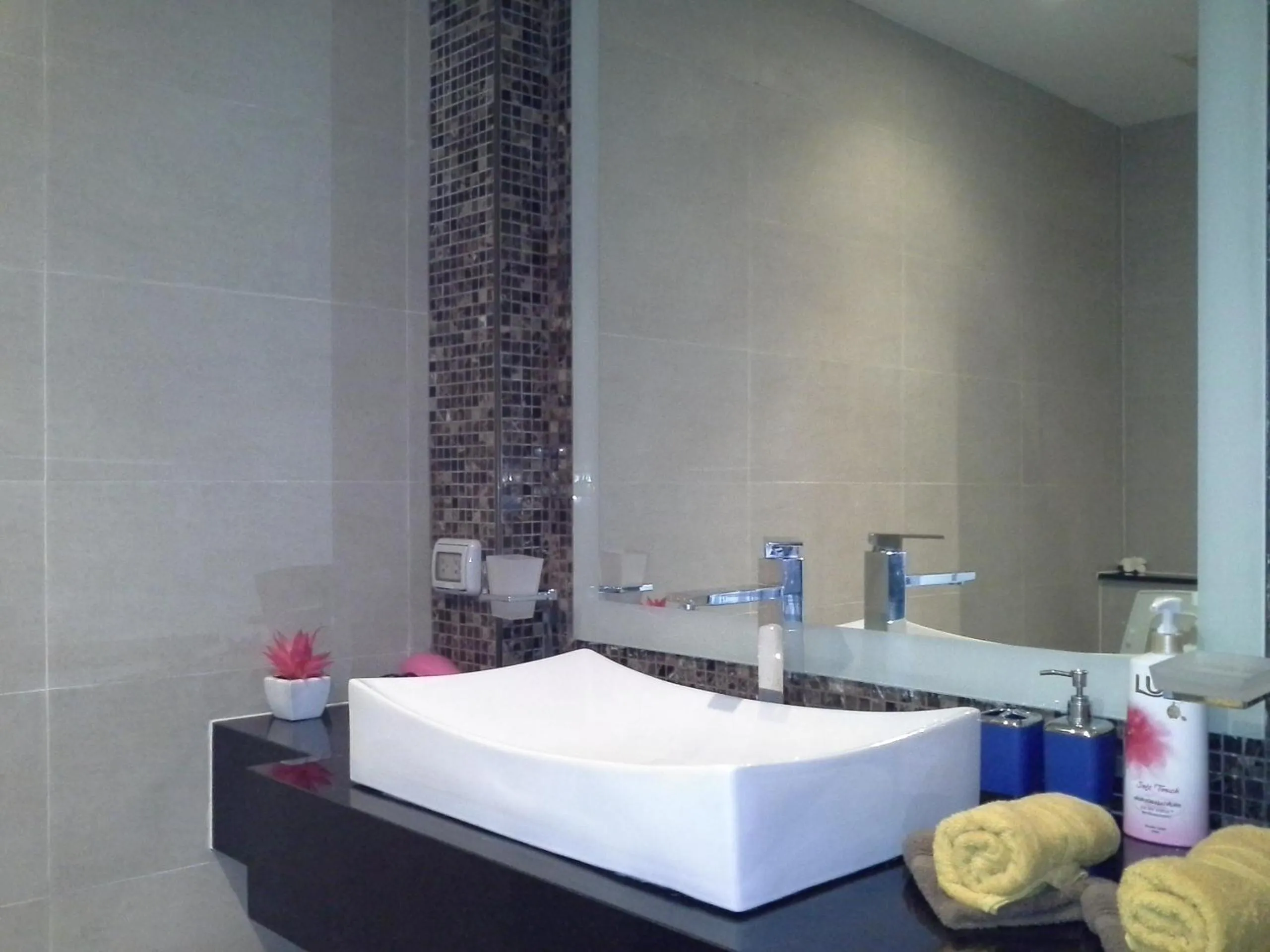 Toilet in Cosy Beach View Apartments